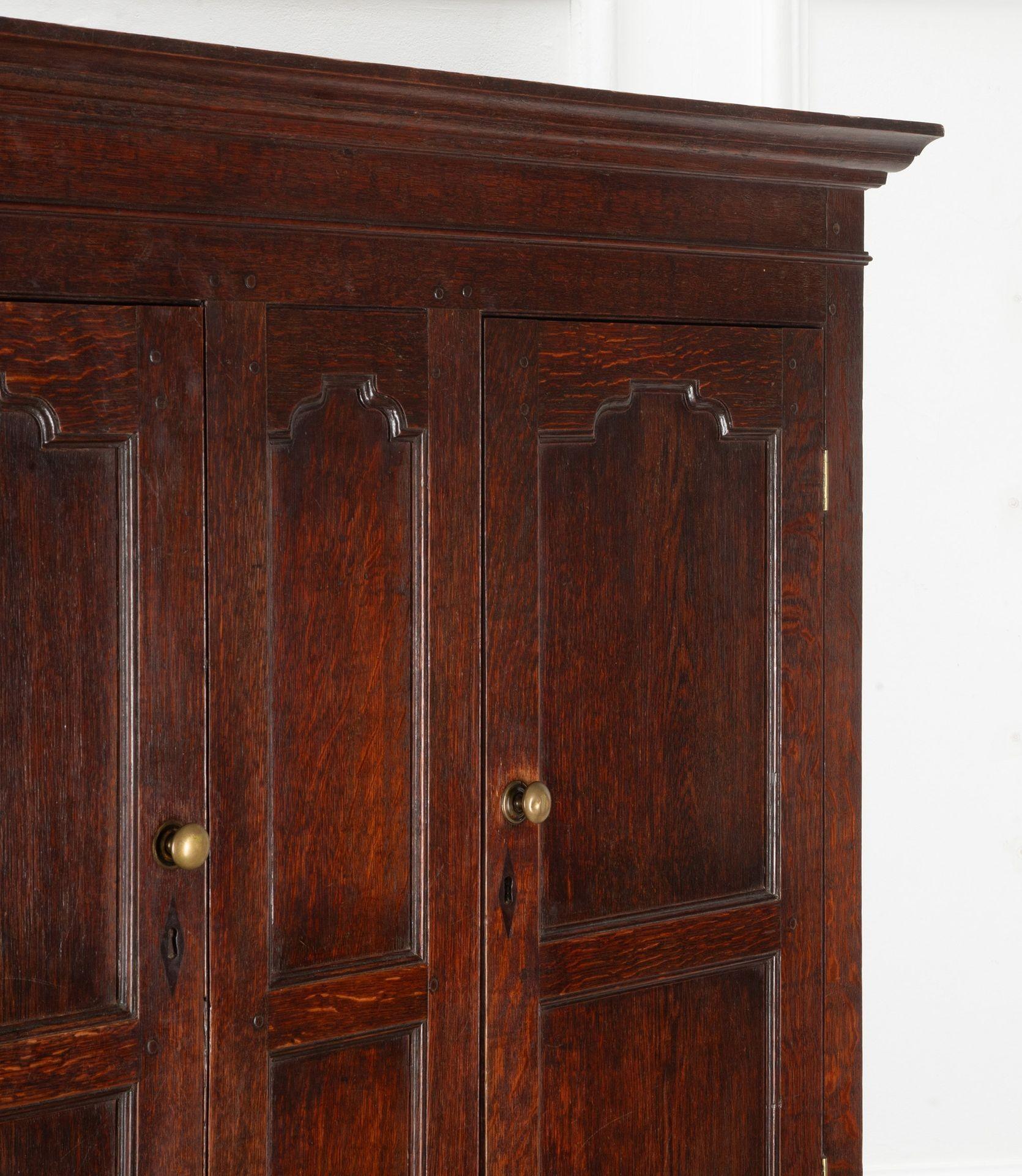 XVIIIe siècle Armoire à provisions en chêne George I du 18e siècle en vente