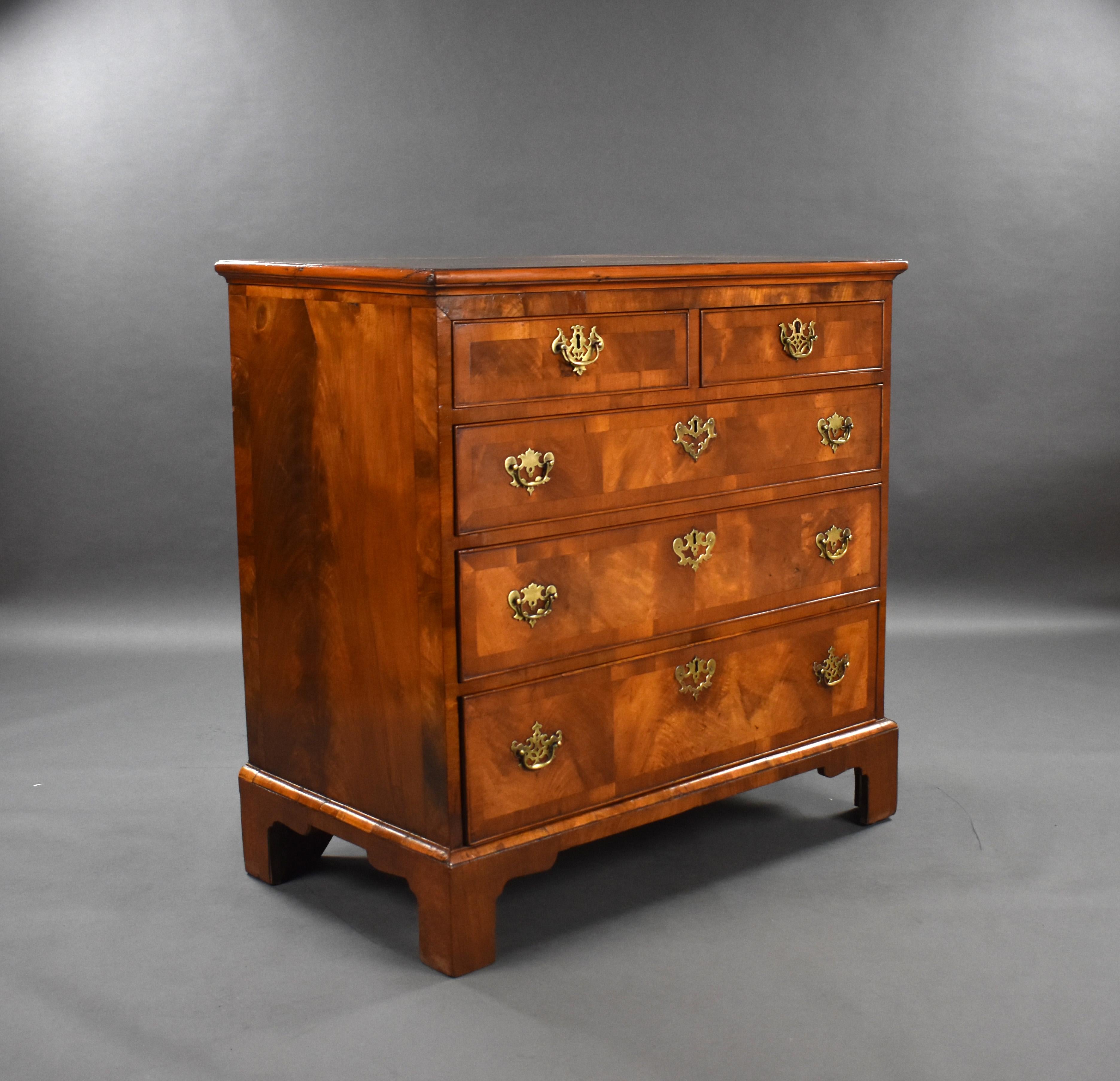 For sale is a good quality George I walnut chest of drawers, having an arrangement of five drawers, two short over three long graduated drawers, each cross banded to match the top and sides. The chest stands on bracket feet and is in very good