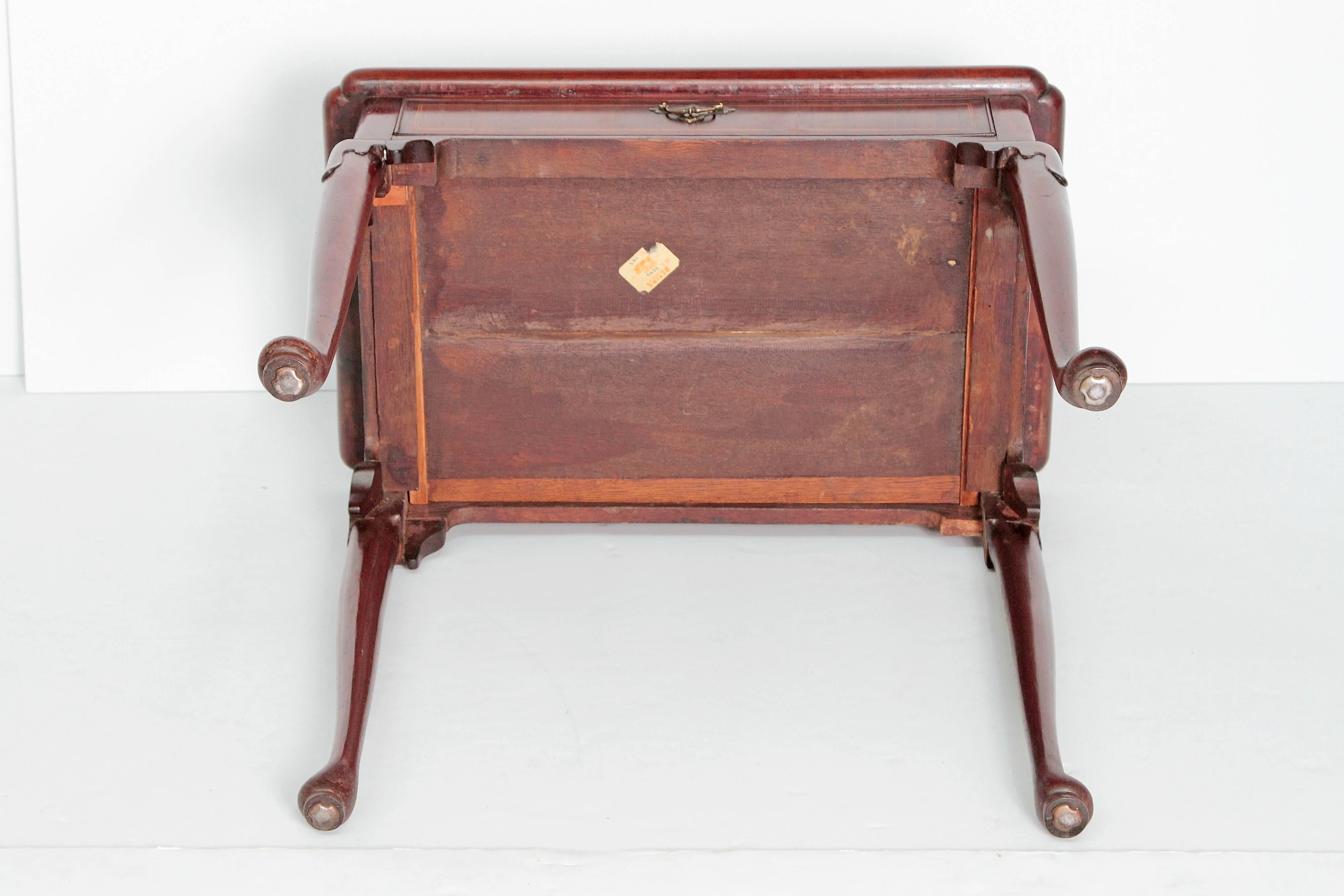 18th Century English George II Dressing Table in Walnut 4
