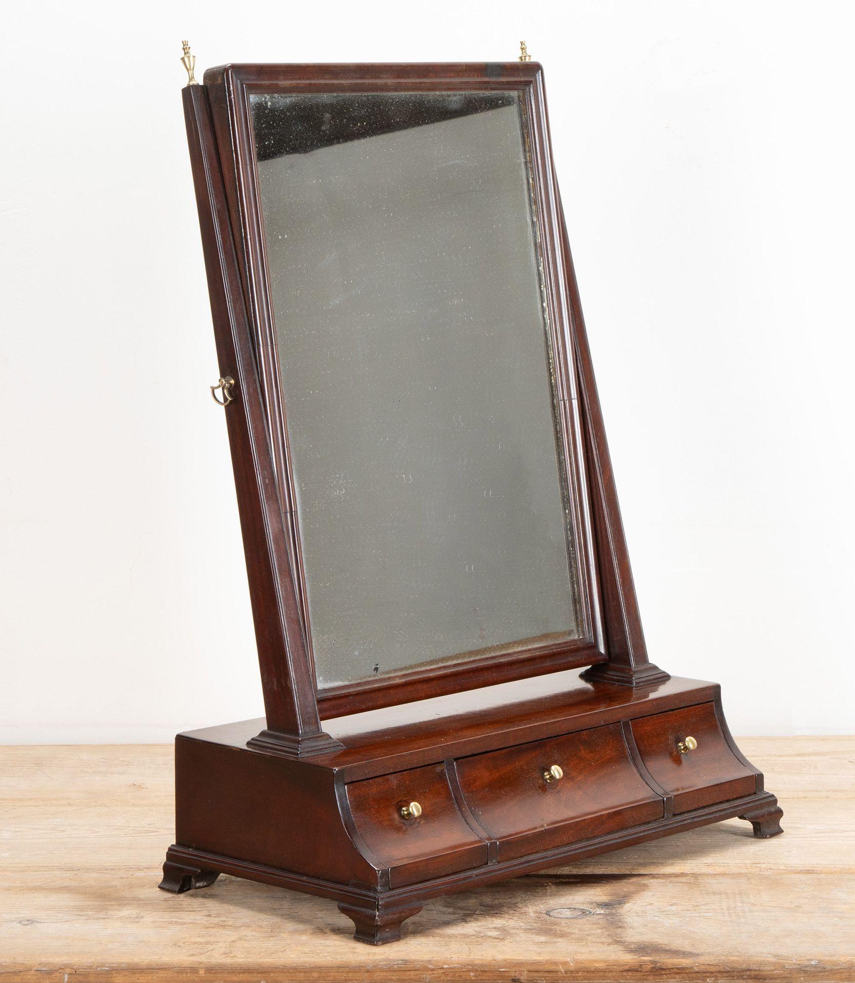18th Century English George II Mahogany Dressing Table Mirror In Good Condition For Sale In Folkestone, GB