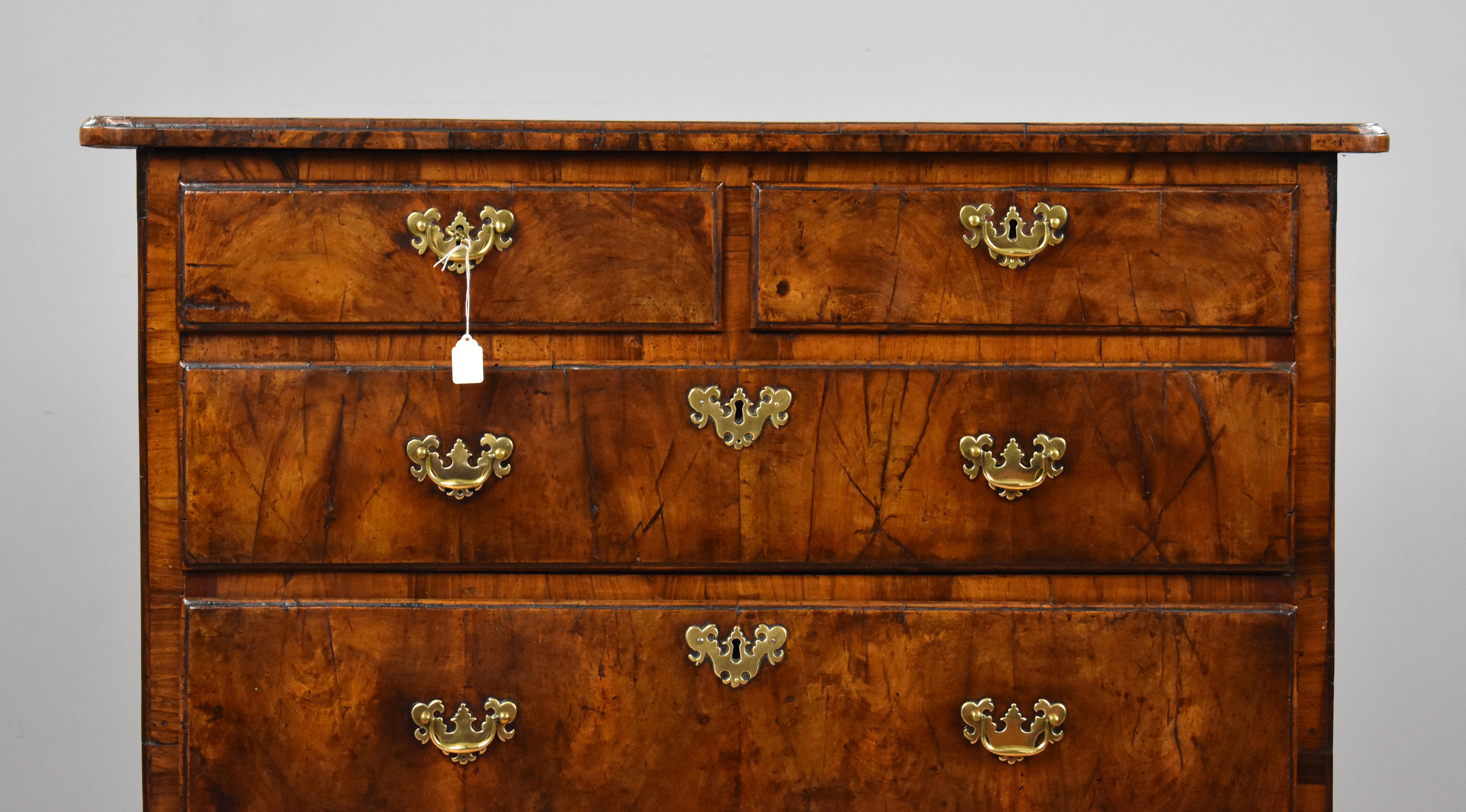 18th Century English George II Walnut Chest of Drawers In Good Condition In Chelmsford, Essex
