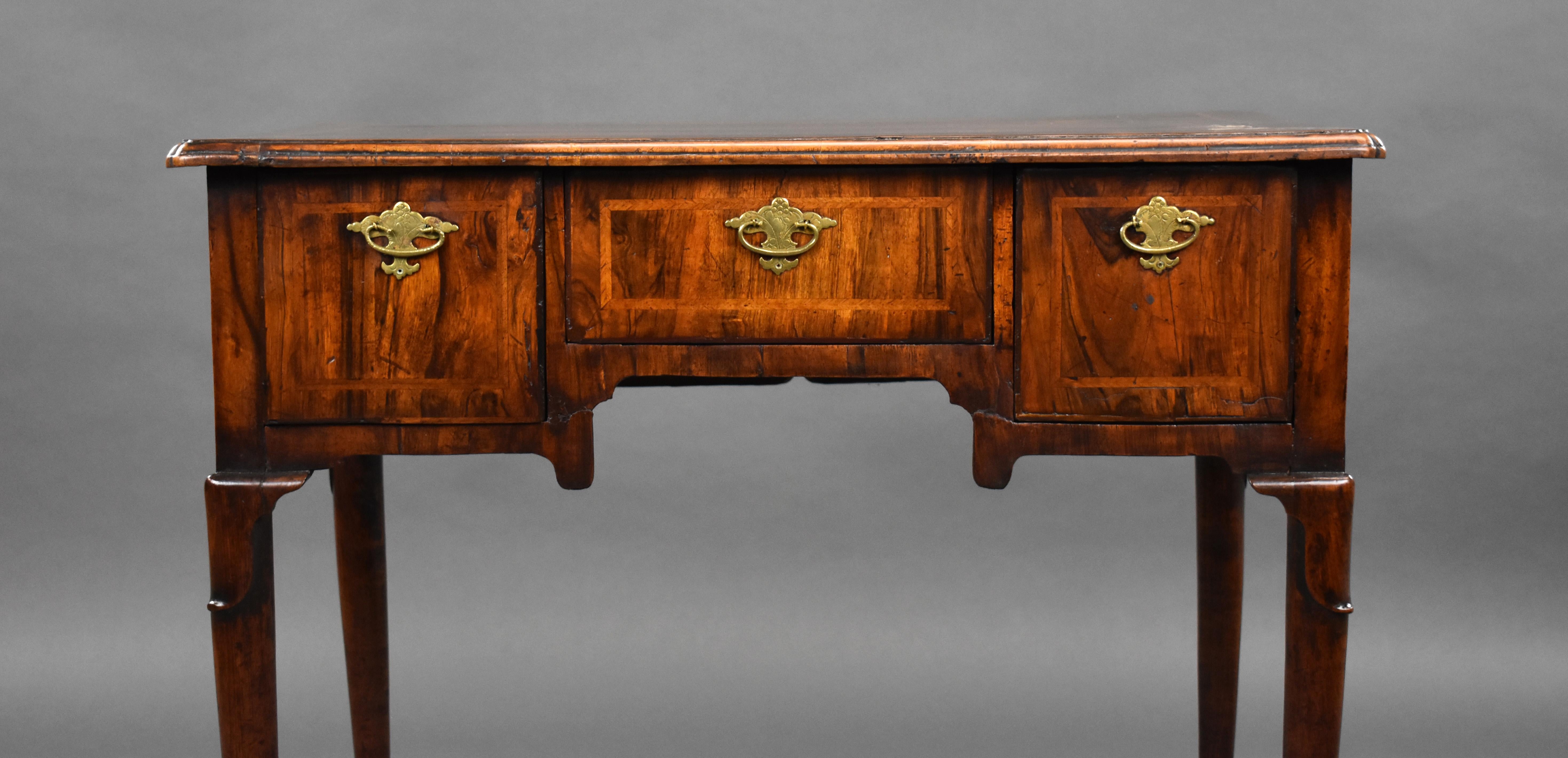 18th Century English George II Walnut Lowboy In Good Condition For Sale In Chelmsford, Essex
