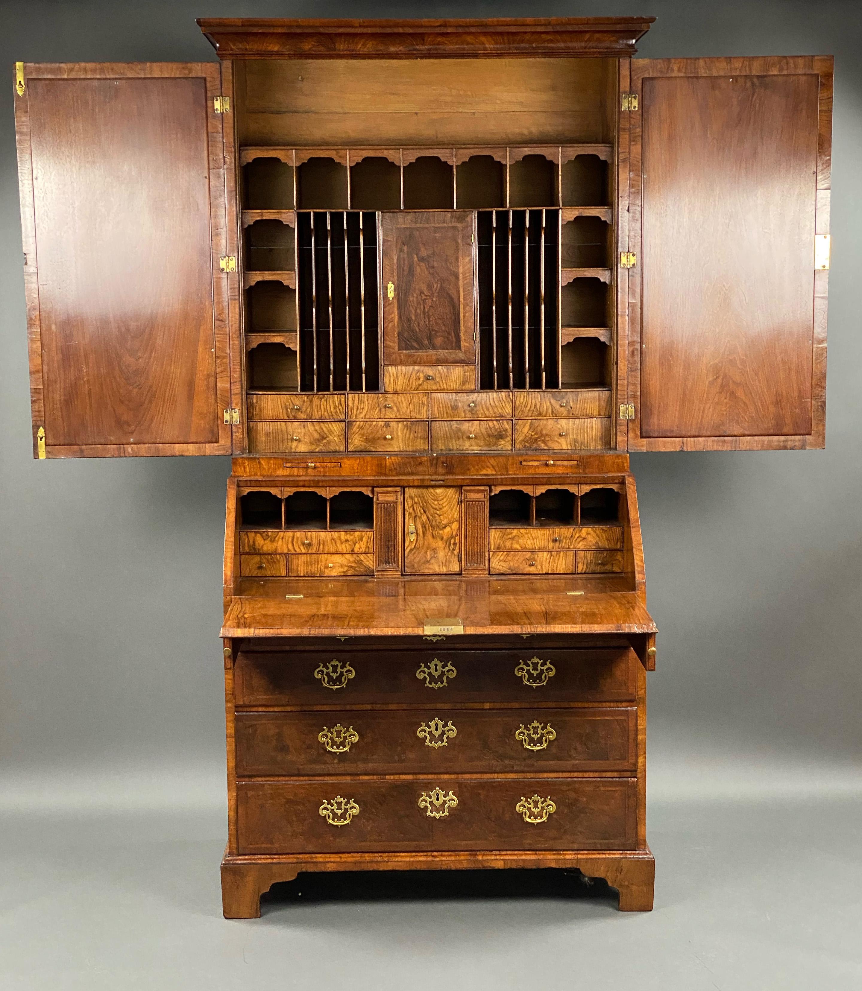 18th Century English George II Walnut Secretary Bookcase In Good Condition For Sale In Chelmsford, Essex