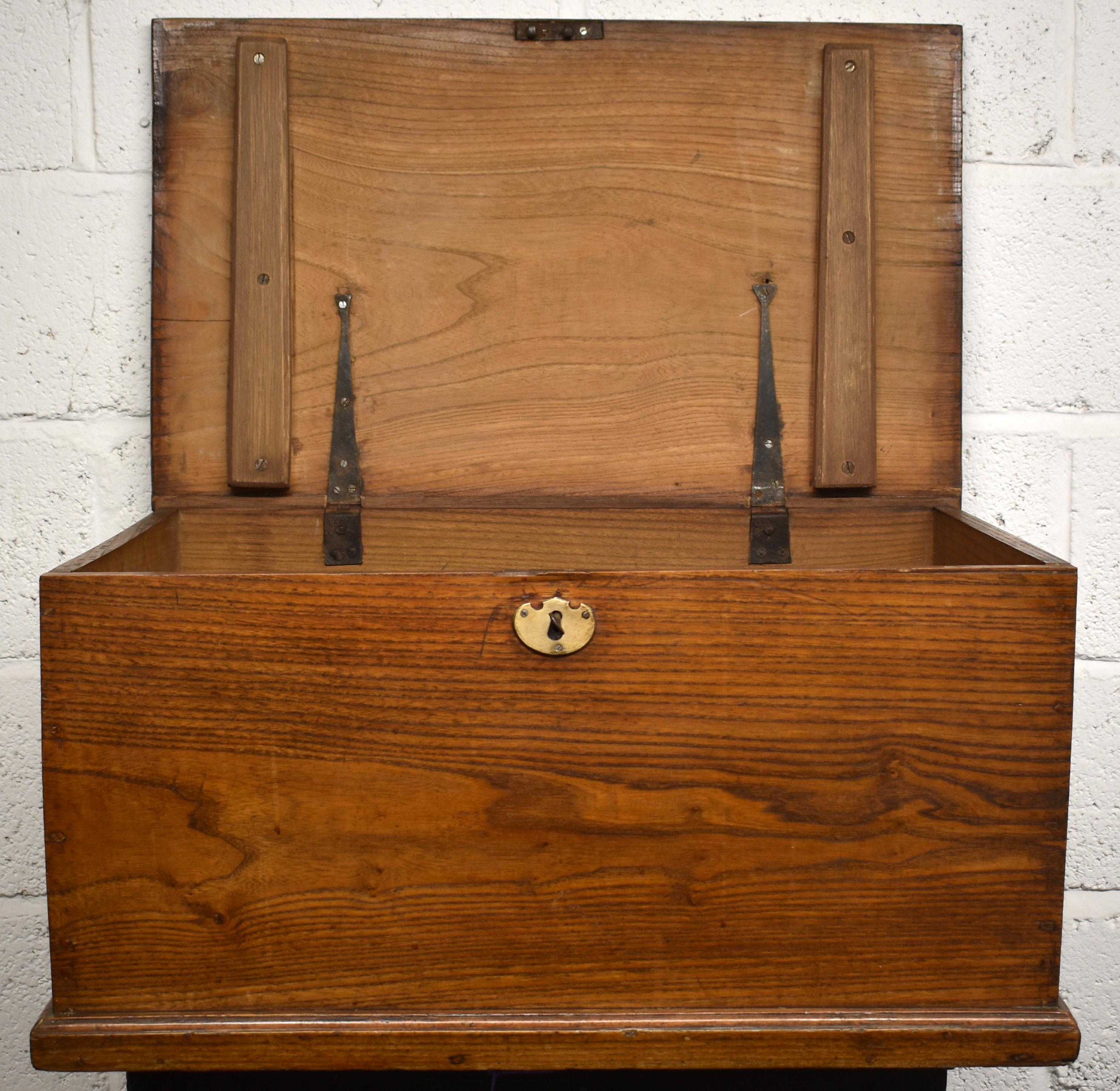 18th Century English George III Elm Deed Box In Good Condition In Chelmsford, Essex