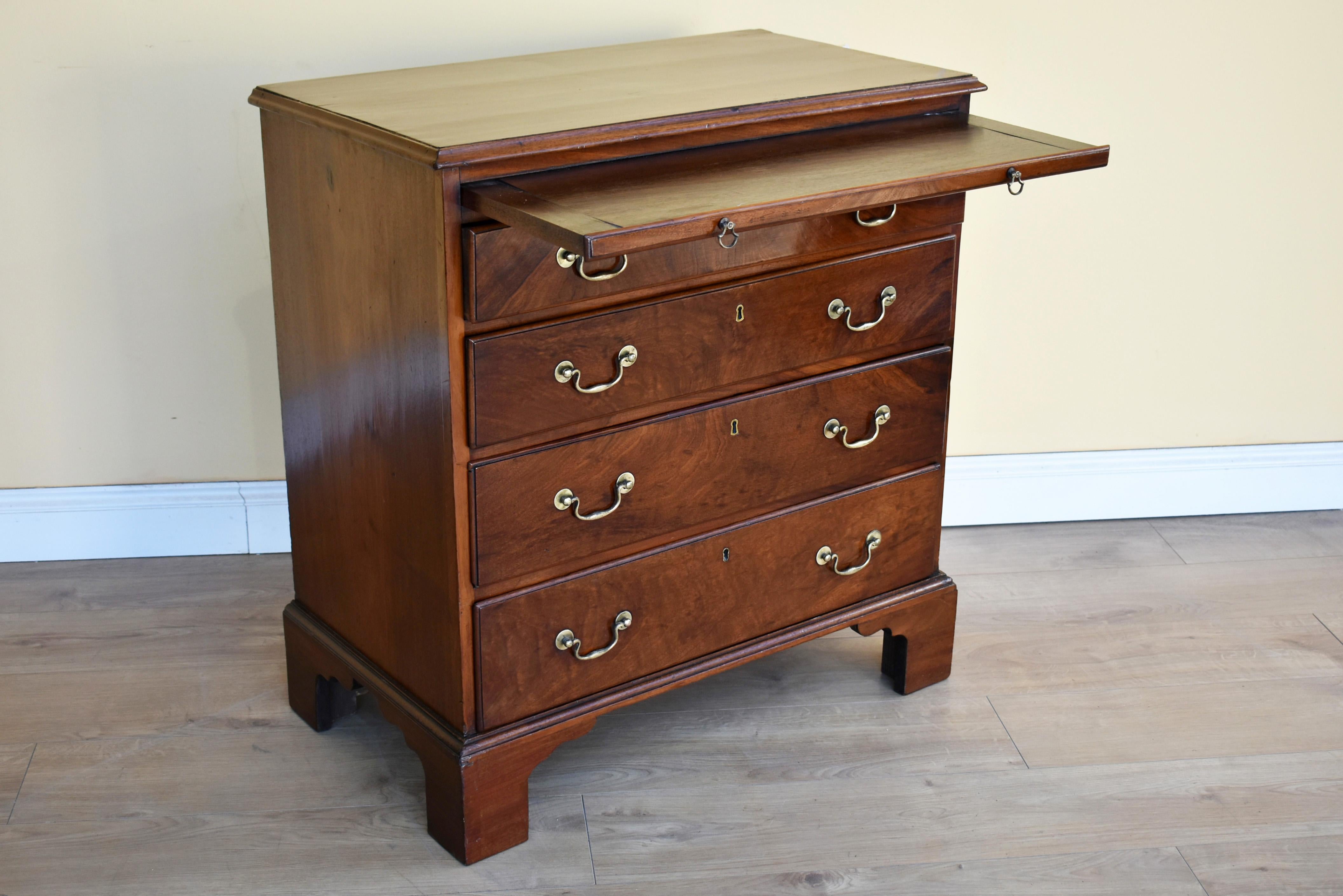 For sale is a good quality George III Mahogany chest of drawers. The top of the chest has a brushing slide over four graduated drawers, each with brass handles and escutcheons. The chest stands on bracket feet and is in very good condition having