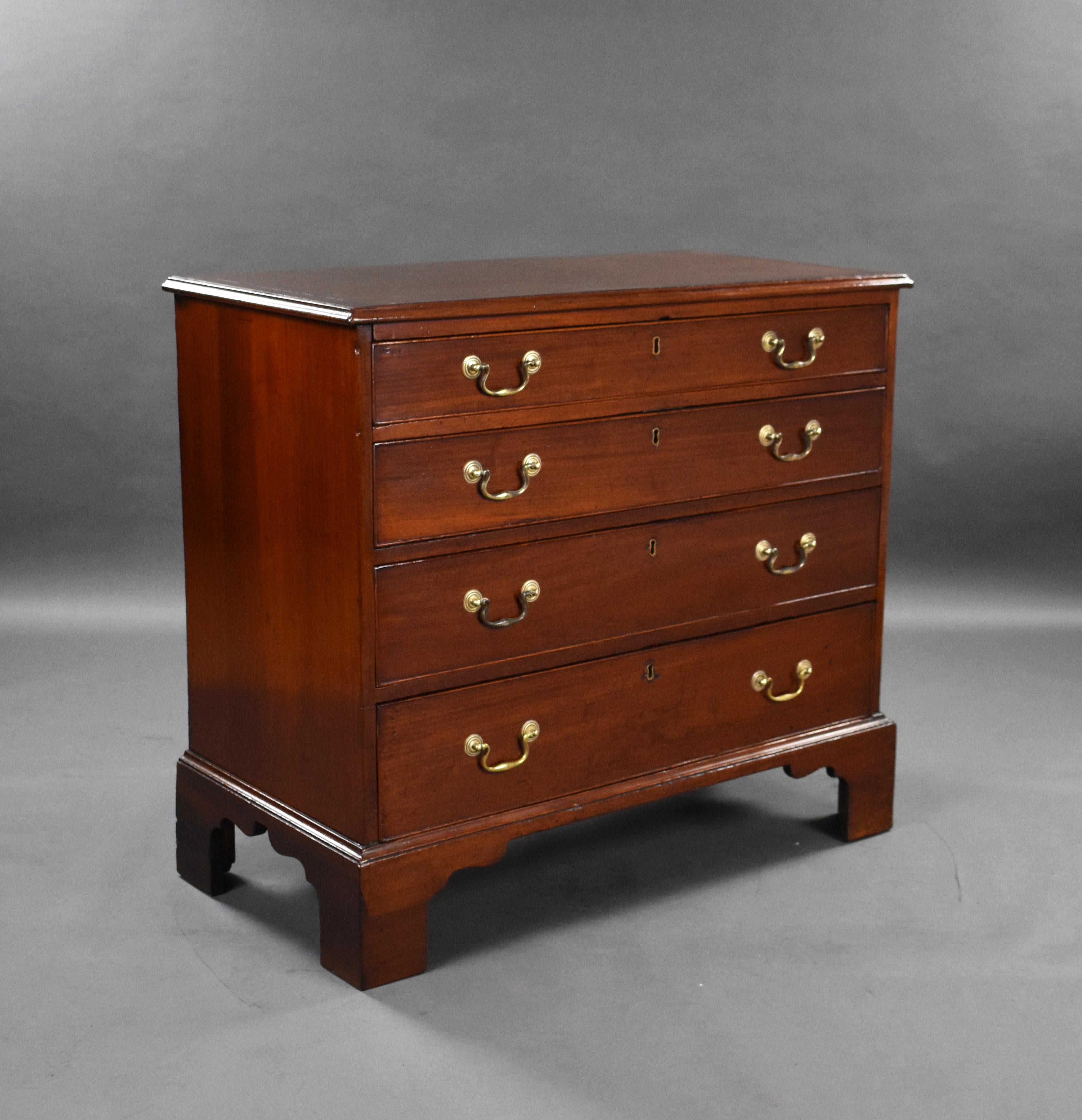 For sale is a good quality George III mahogany chest of drawers, having an arrangement of four graduated drawers, each with brass handles. The chest stands on bracket feet and is in very good condition for its age. 

Measures: width: 95cm, depth: