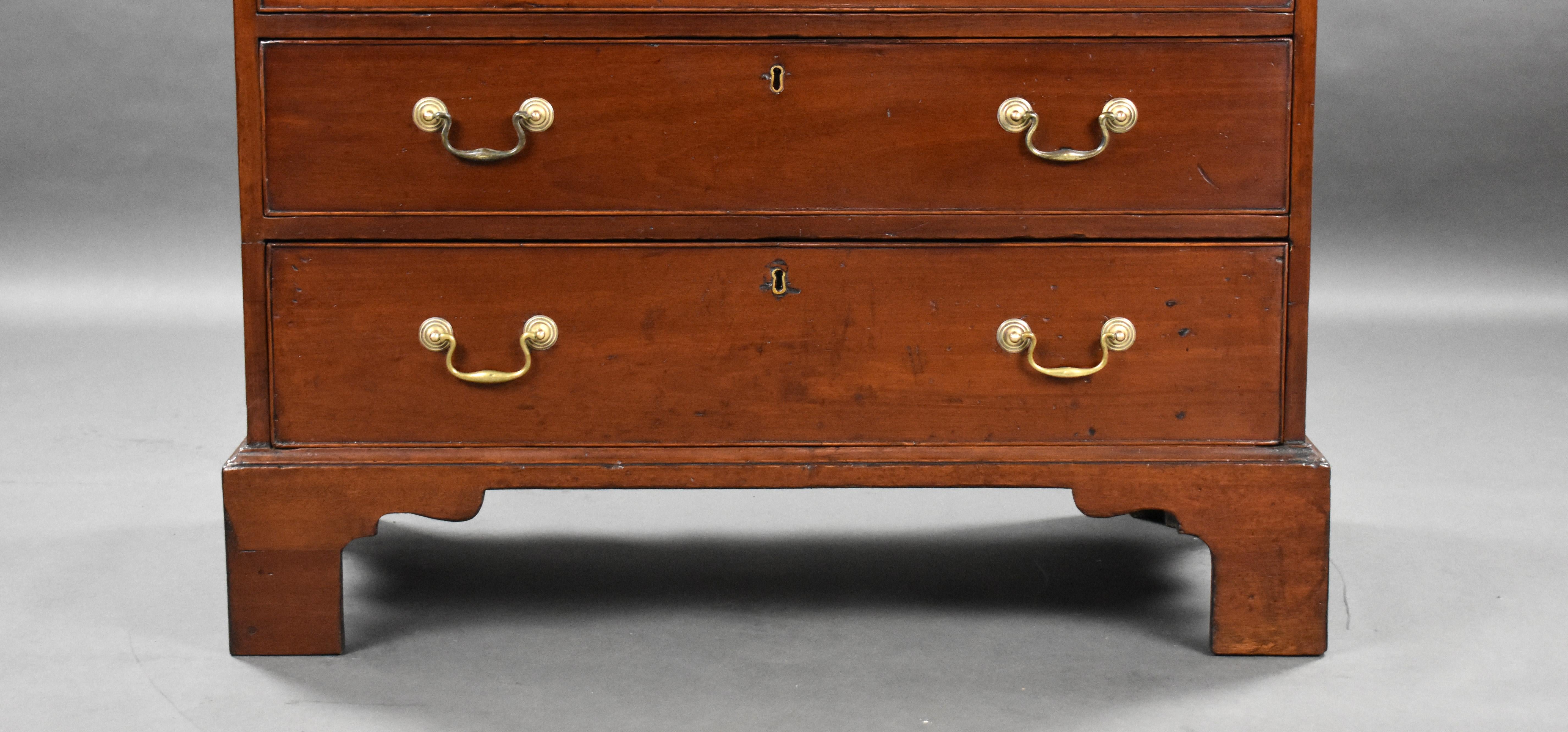 18th Century English George III Mahogany Chest of Drawers For Sale 6