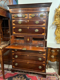 Commode secrétaire anglaise George III du 18ème siècle en acajou marqueté 1700
