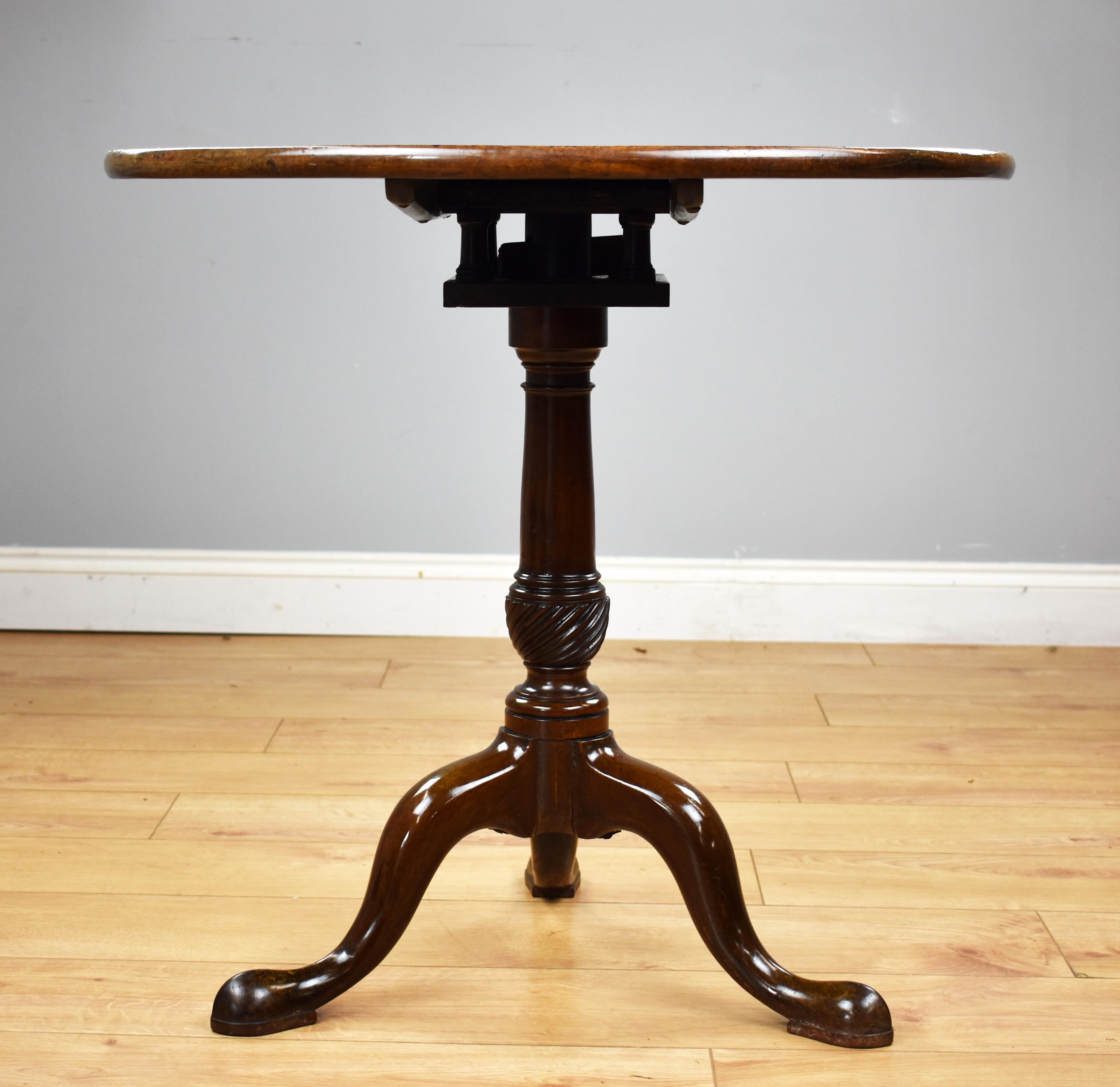 18th Century English George III Mahogany Tripod Table 1