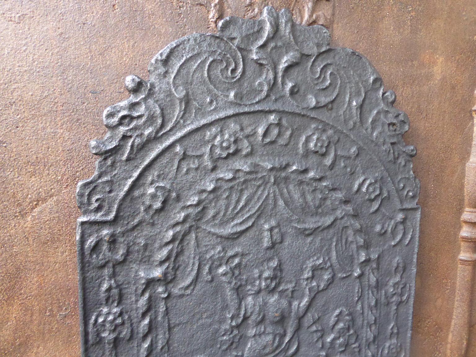 18th Century English Georgian 'Allegory of Peace' Fireback In Good Condition In Amerongen, NL