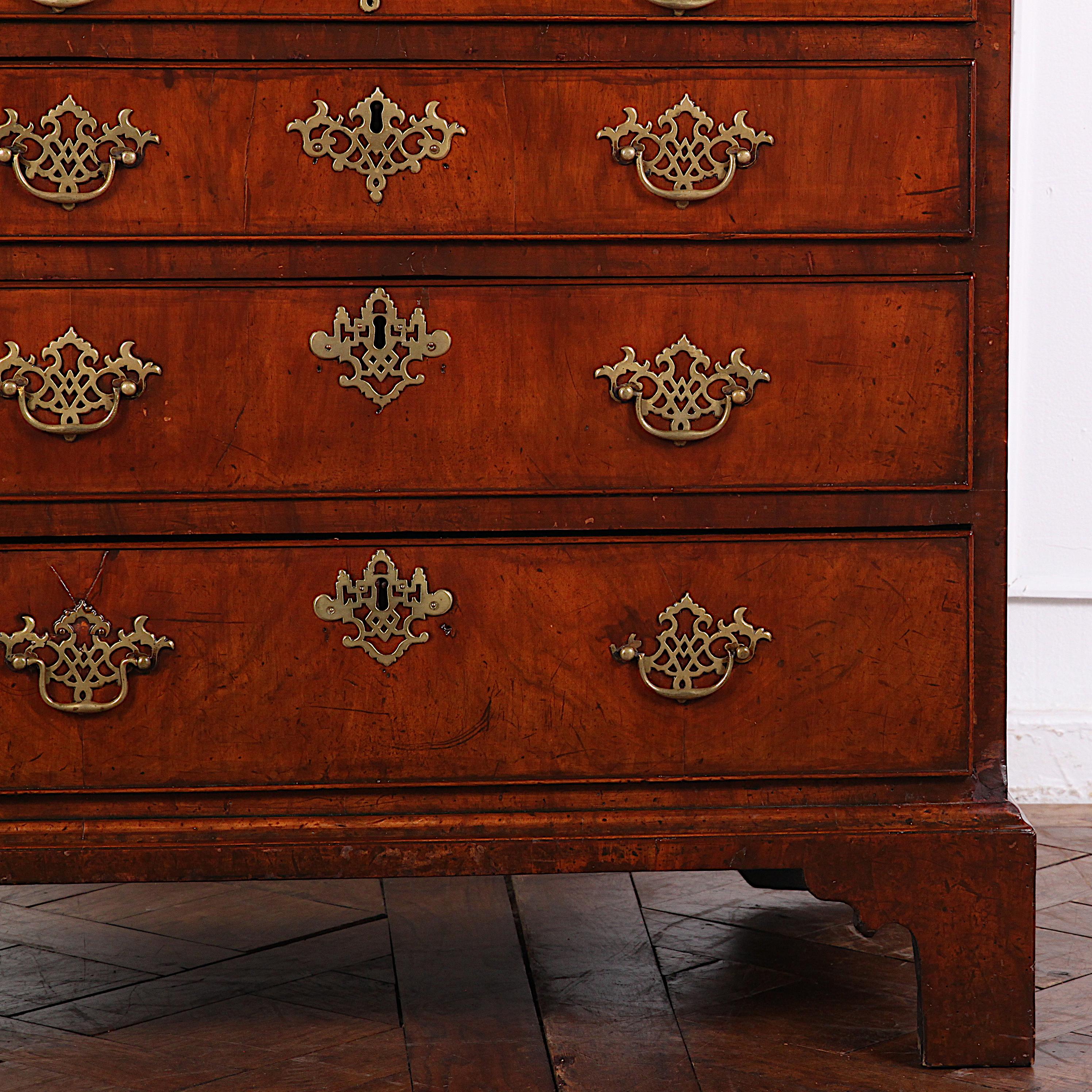 18th Century English Georgian Bachelor's Chest In Good Condition In Vancouver, British Columbia
