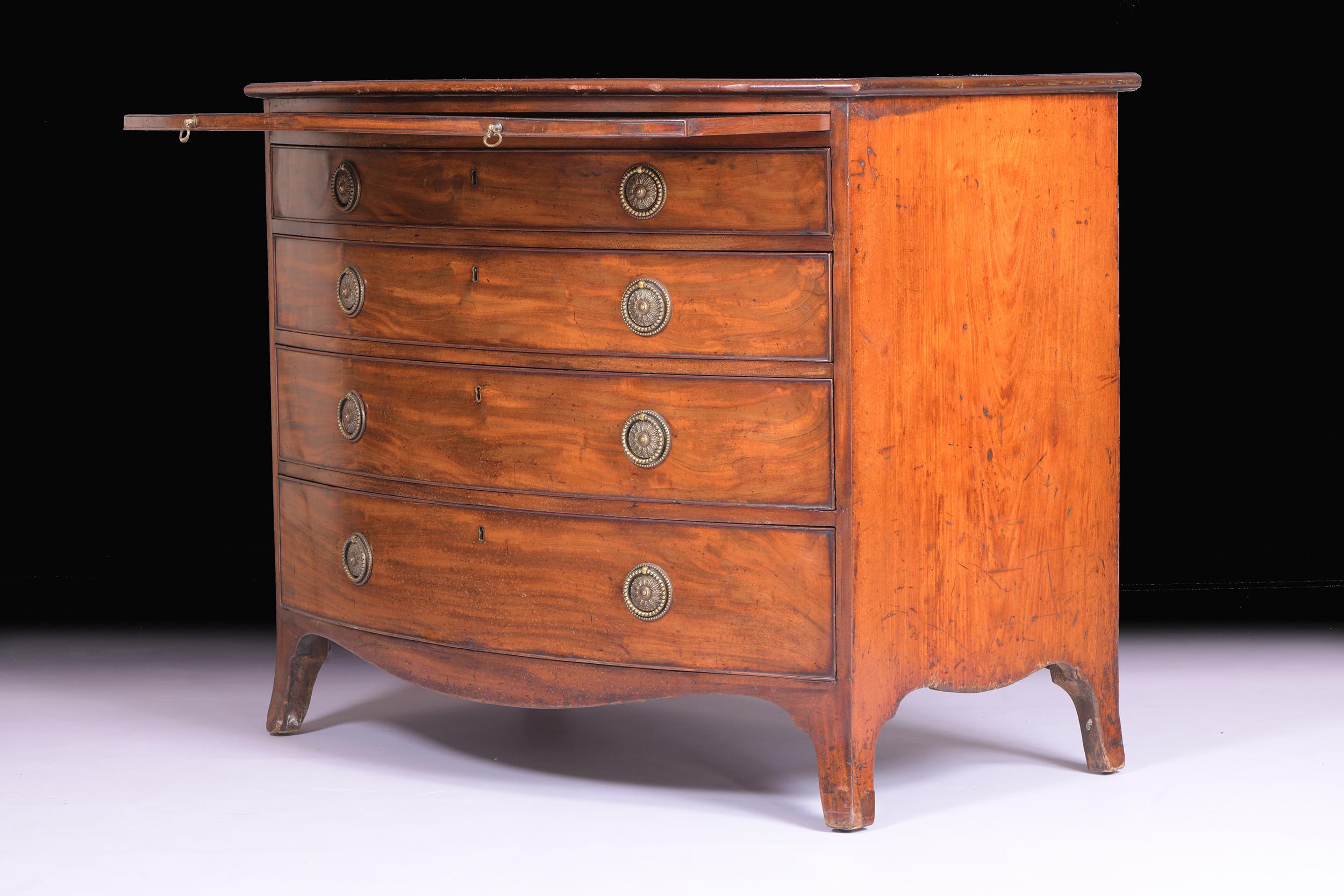 Wood 18th Century English Georgian Bow Fronted Chest Of Drawers For Sale