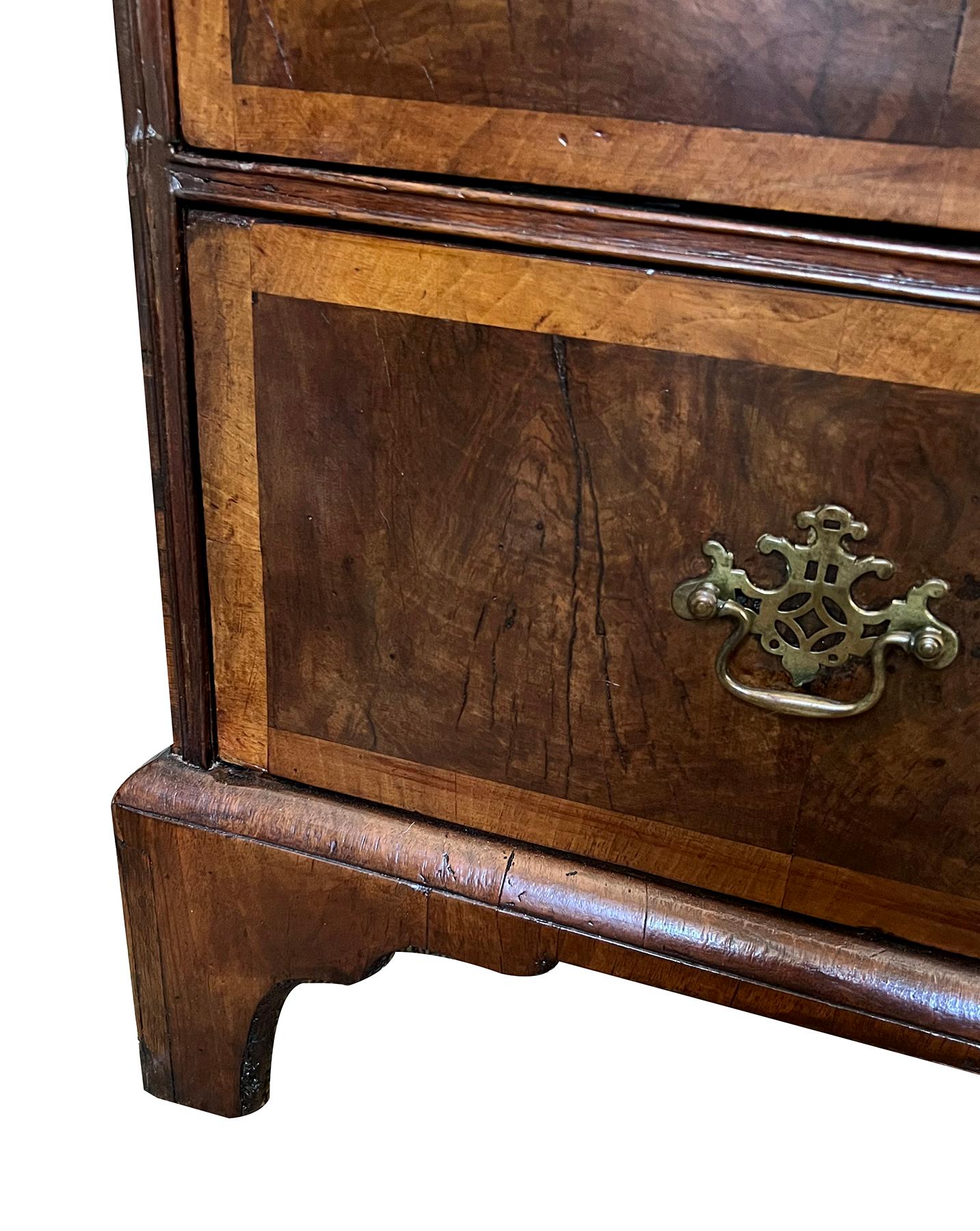 18th Century English Georgian Burl Walnut Veneer Chest on Chest For Sale 2