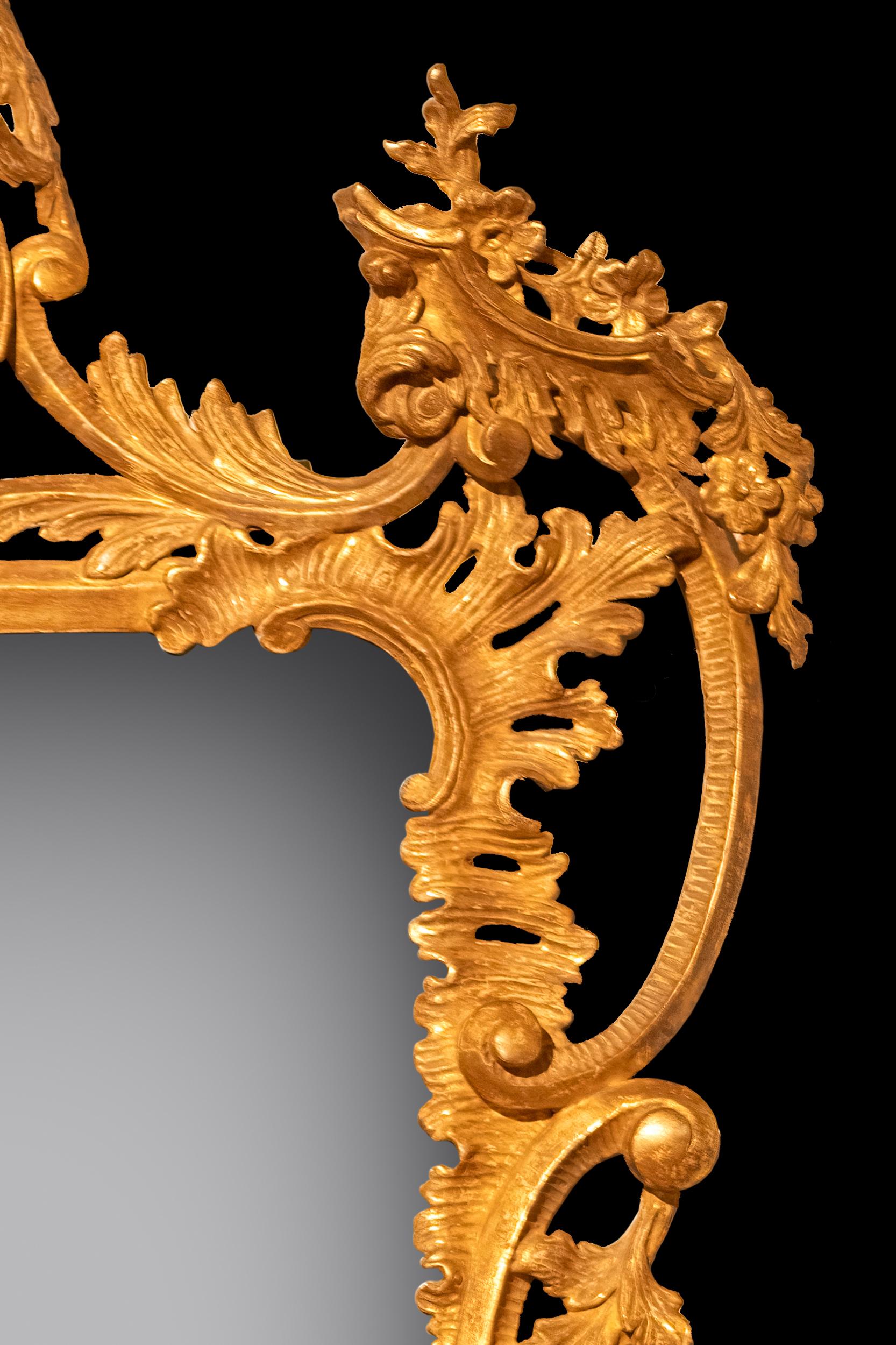 Anglais Miroir mural géorgien anglais du 18ème siècle en bois doré sculpté et en verre de pilier en vente