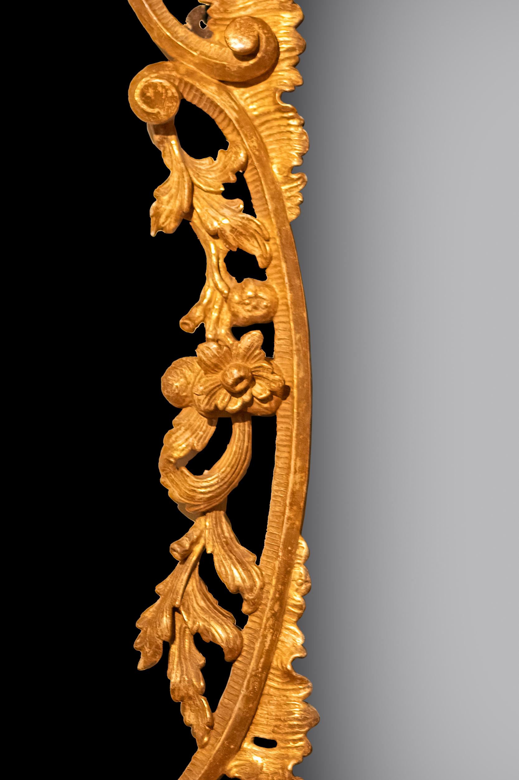 XVIIIe siècle Miroir mural géorgien anglais du 18ème siècle en bois doré sculpté et en verre de pilier en vente