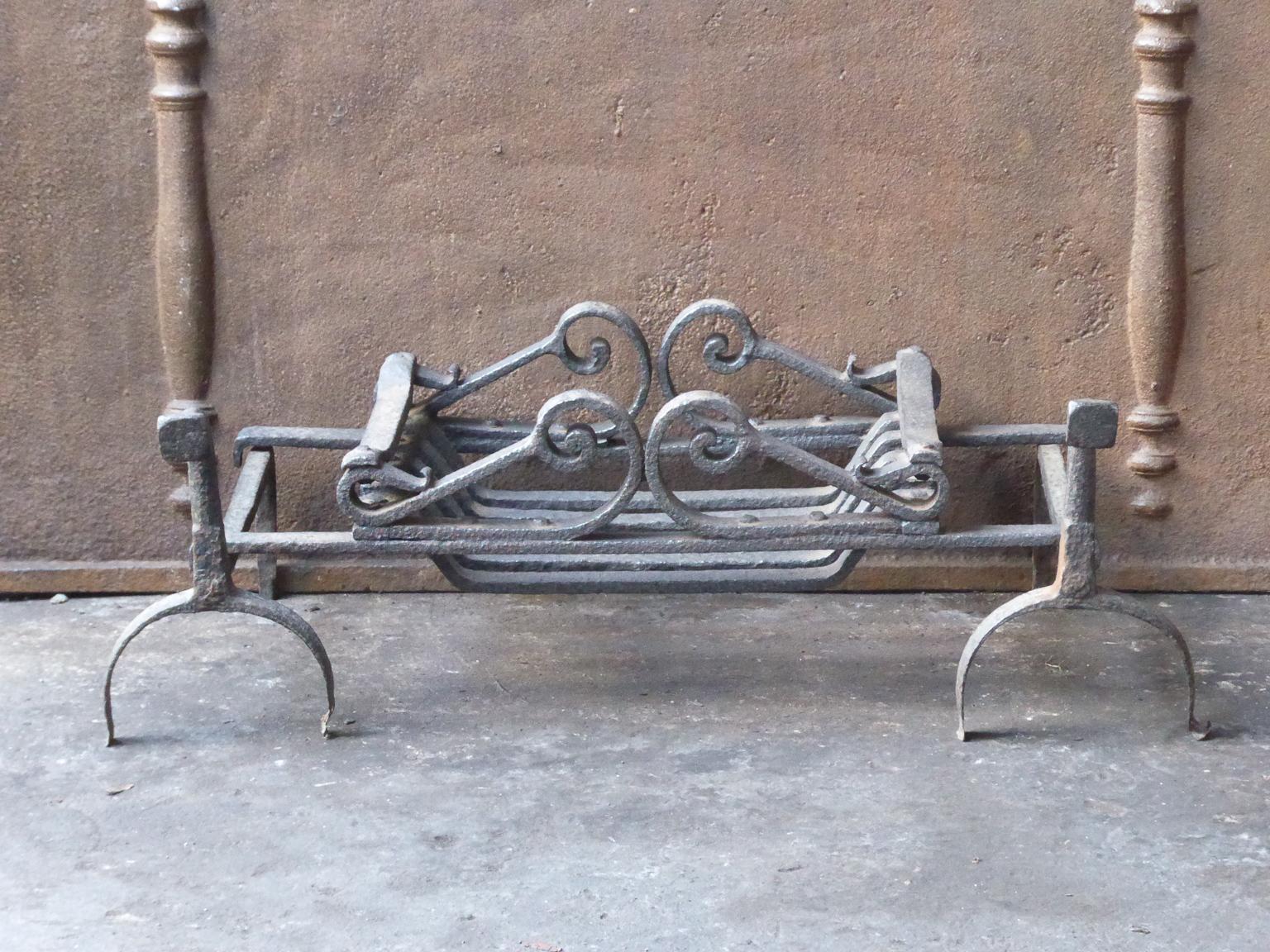 18th century English Georgian fire grate made of wrought iron. The grate is beautifully forged. The total width of the front of the fire grate is 32 inch (81 cm).







 