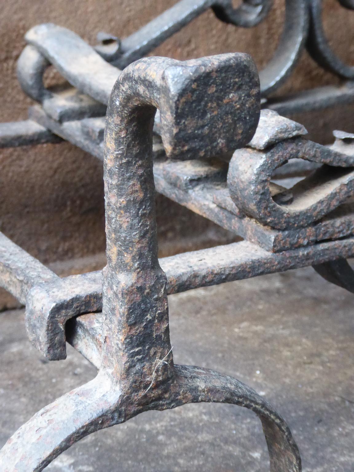 18th Century and Earlier 18th Century English Georgian Fireplace Grate or Fire Basket