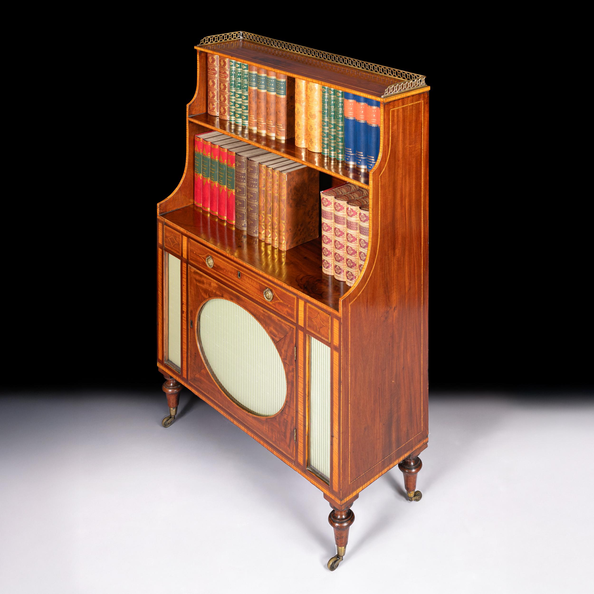 18th Century English Georgian Mahogany and Satinwood Cabinet Bookcase (18. Jahrhundert und früher) im Angebot