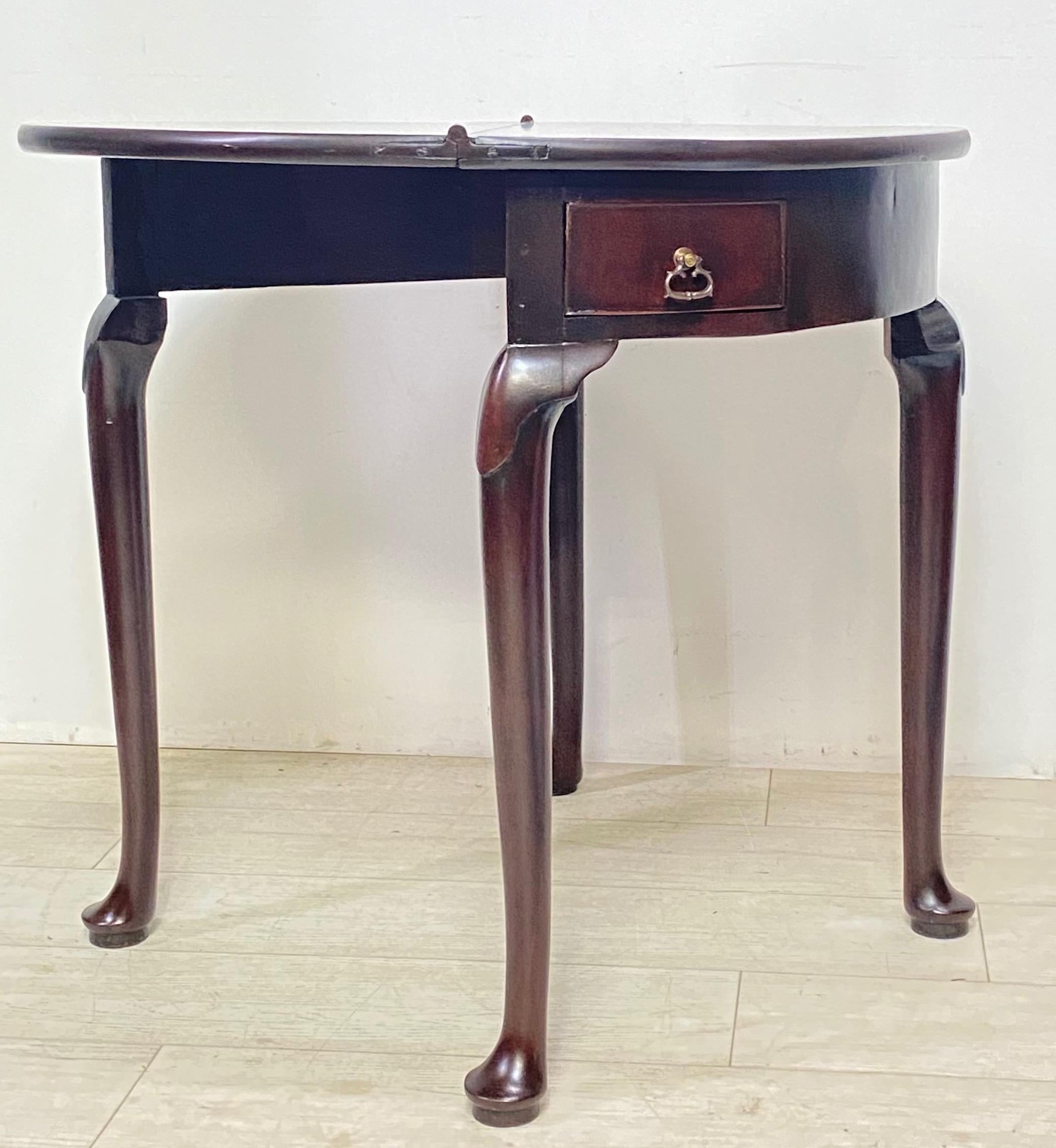 18th Century English Georgian Mahogany Demi Lune Game / Tea Table For Sale 2