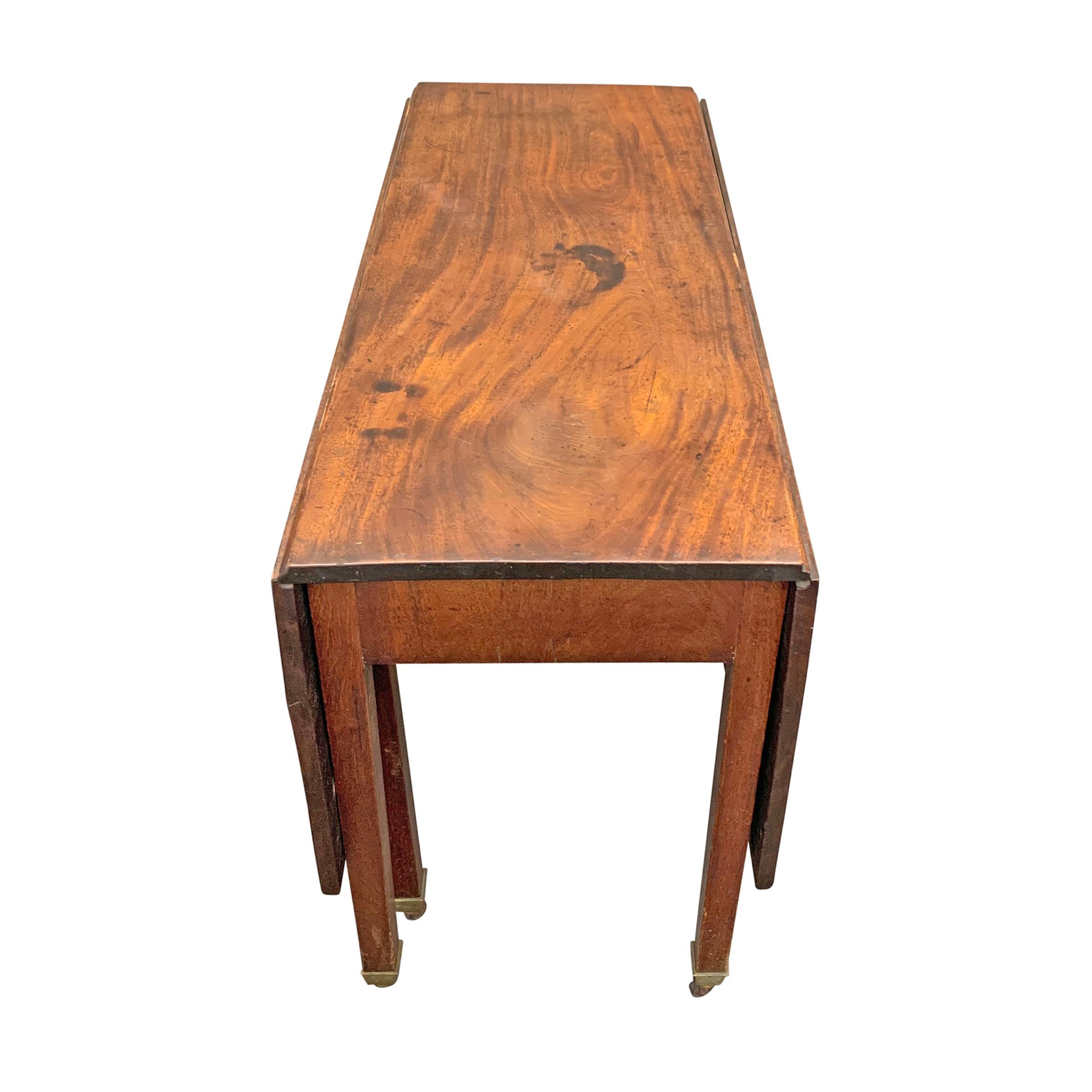 18th Century English Georgian Mahogany Dropleaf Table For Sale 1