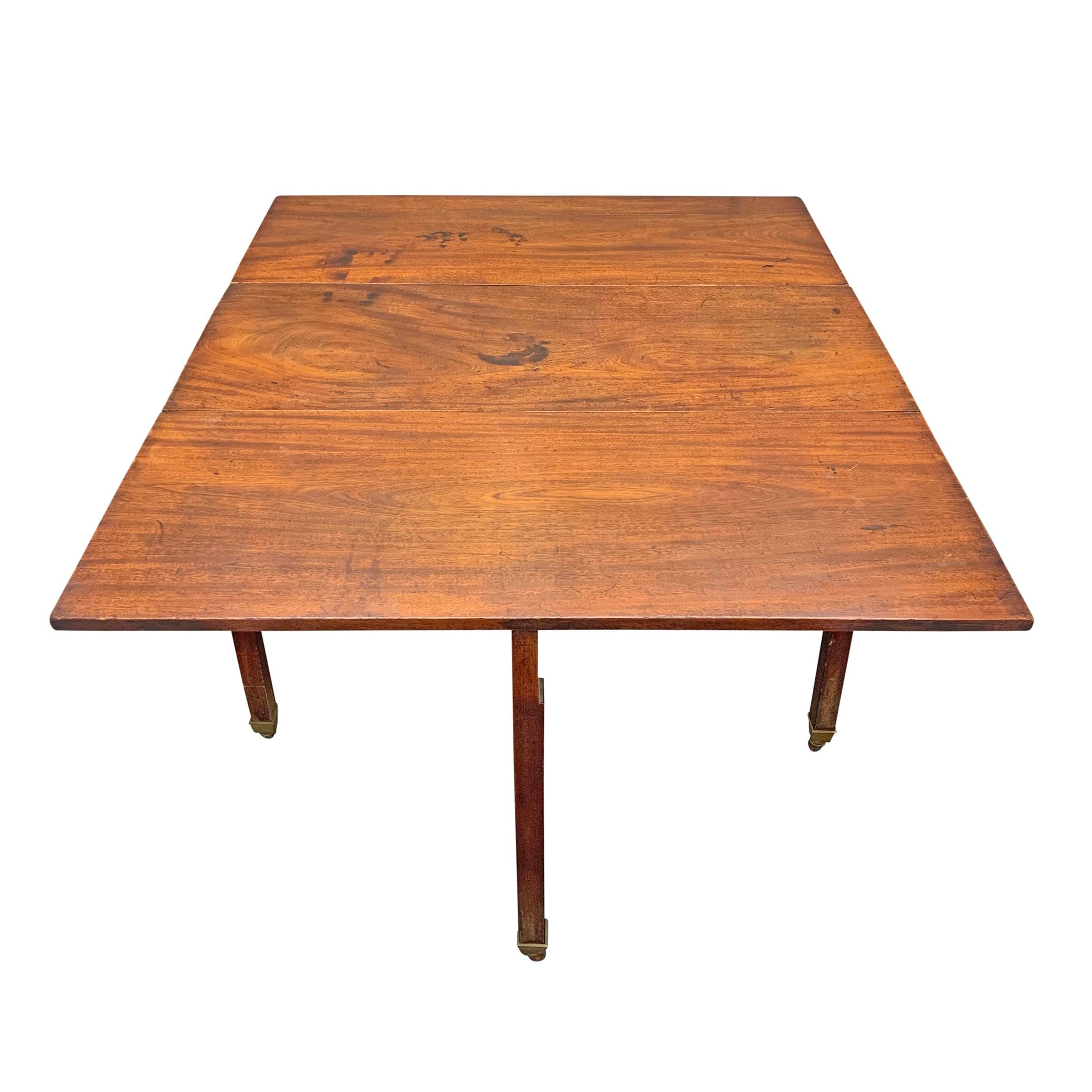 18th Century English Georgian Mahogany Dropleaf Table For Sale 3