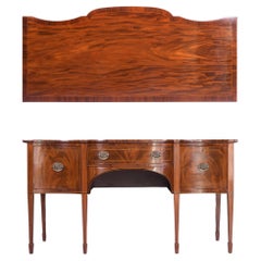 Englisches georgianisches Sideboard in Serpentinenform aus dem 18. Jahrhundert