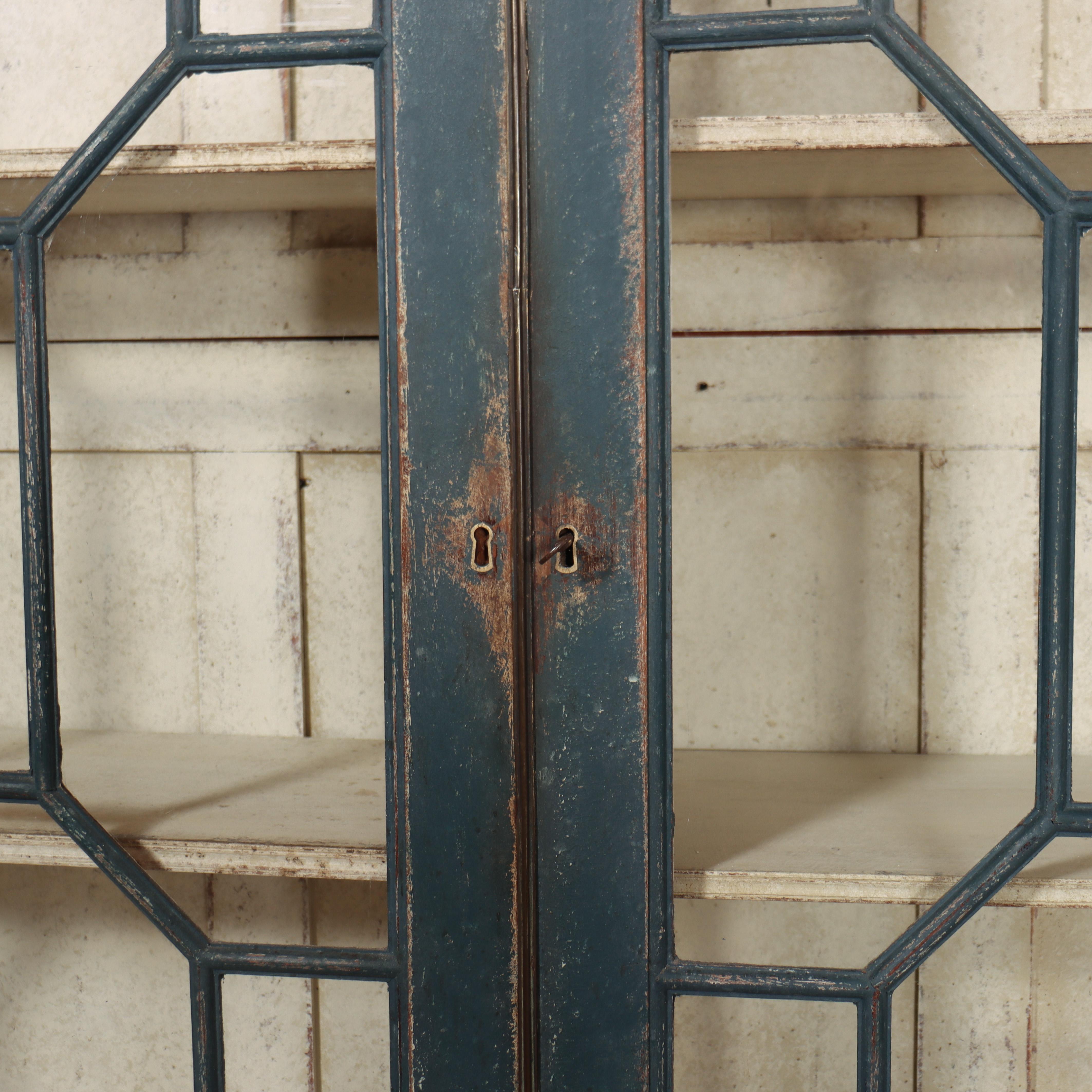 XVIIIe siècle et antérieur Bibliothèque anglaise vitrée du 18e siècle en vente