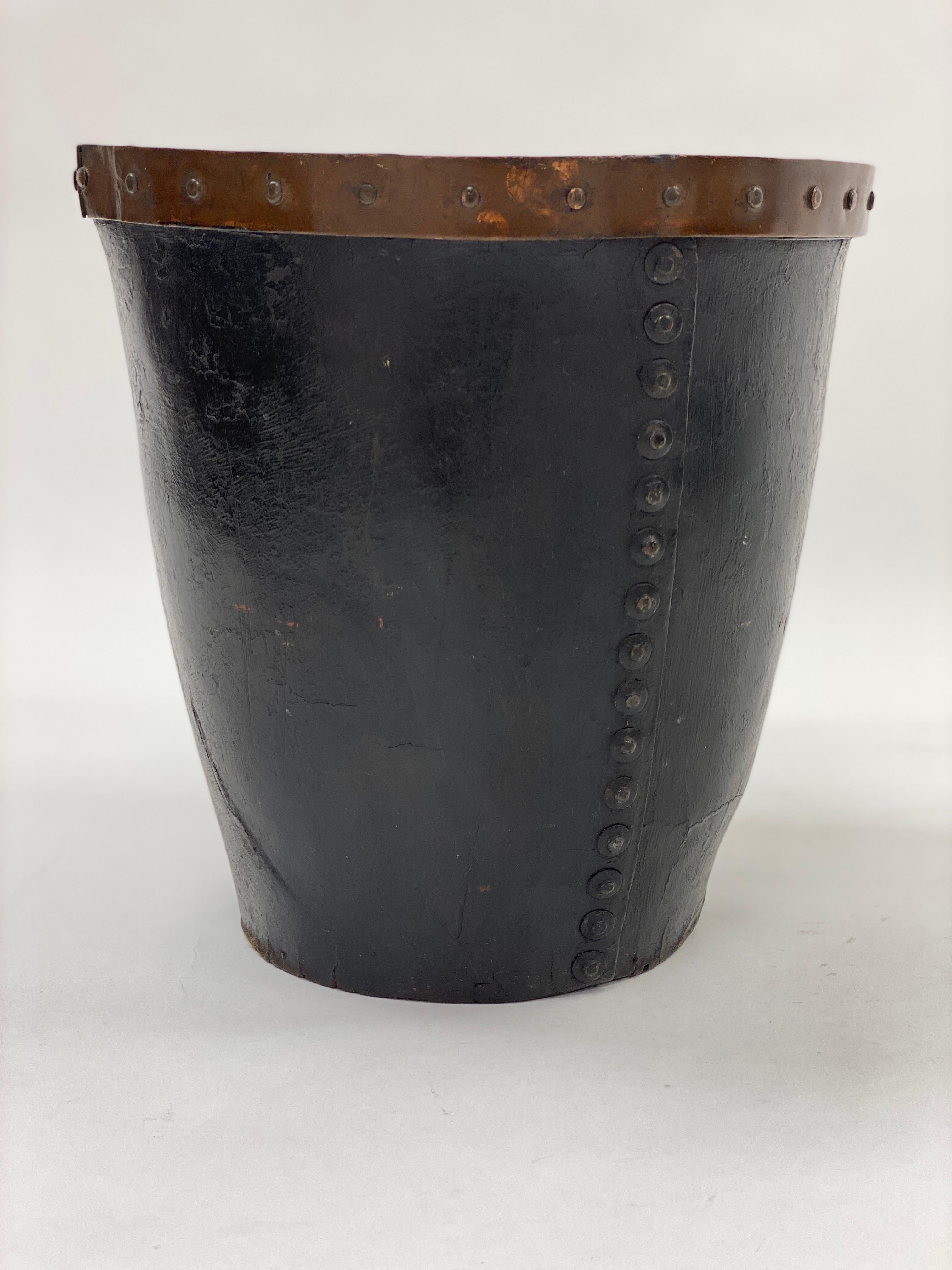 18th Century English Hand Painted Leather Fire Bucket For Sale 1