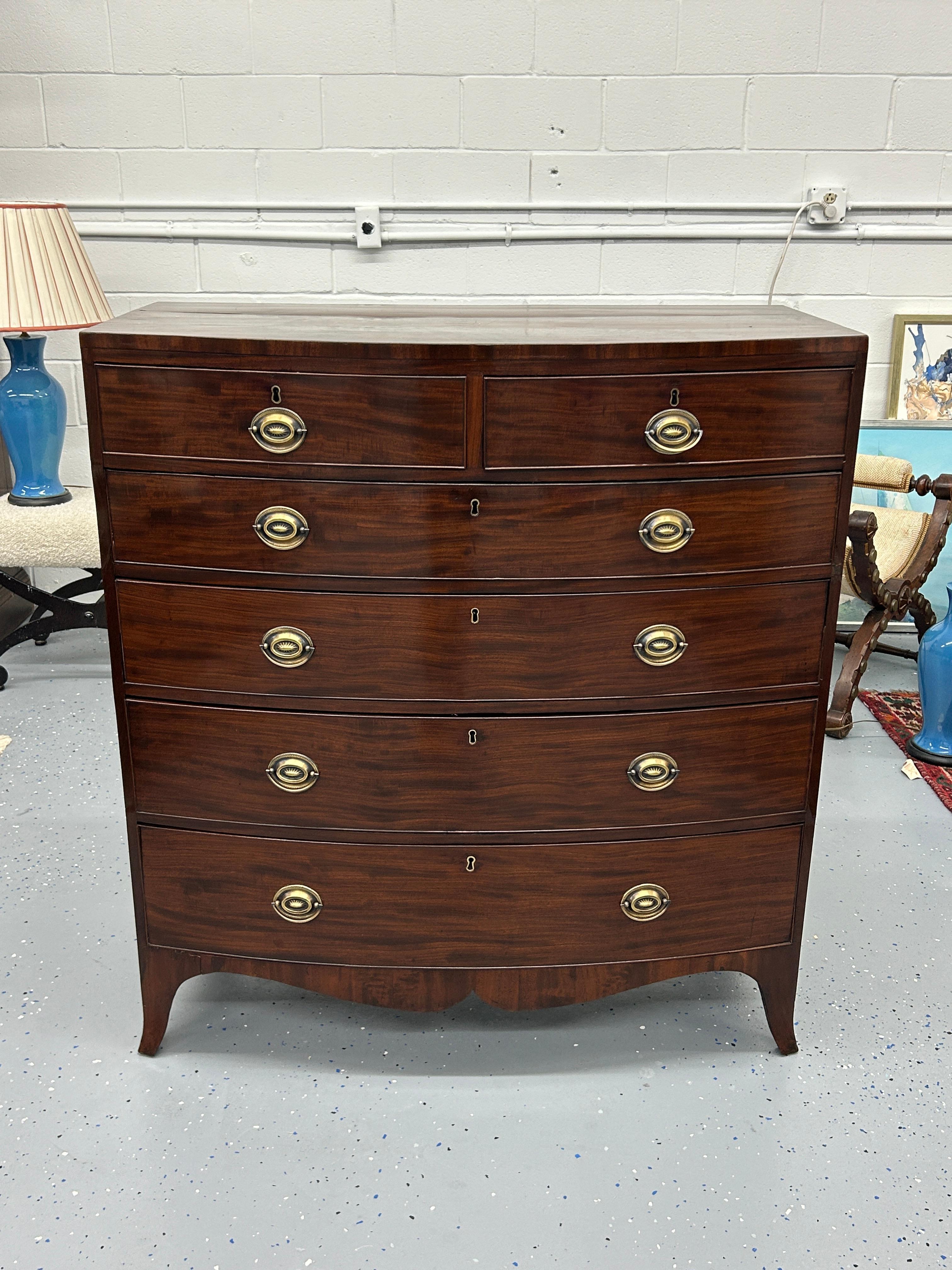 British 18th Century English Hepplewhite Chest of drawers  For Sale