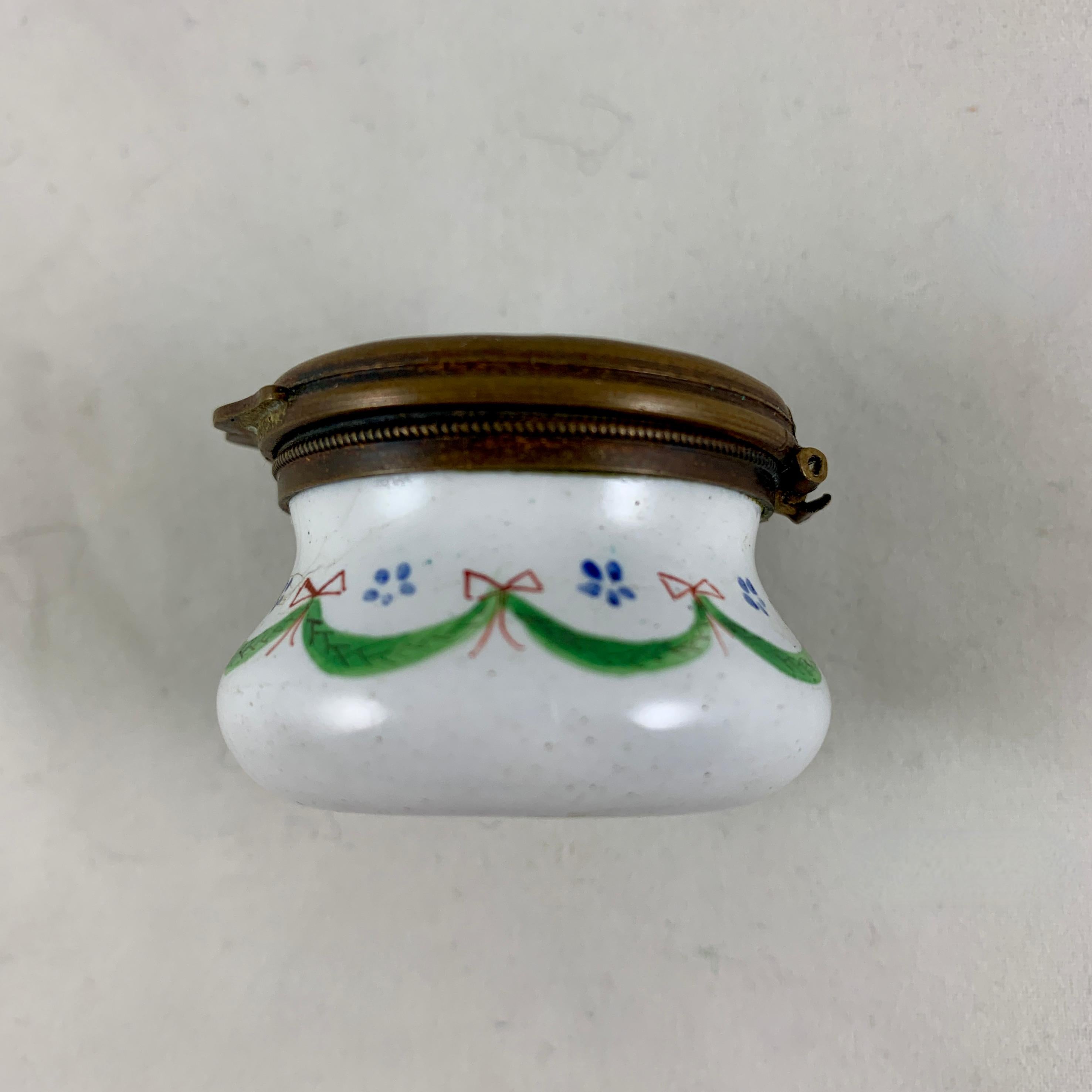 18th Century English Hourglass Bilston Enamel Motto Snuff Box, Lover's Trifle 3