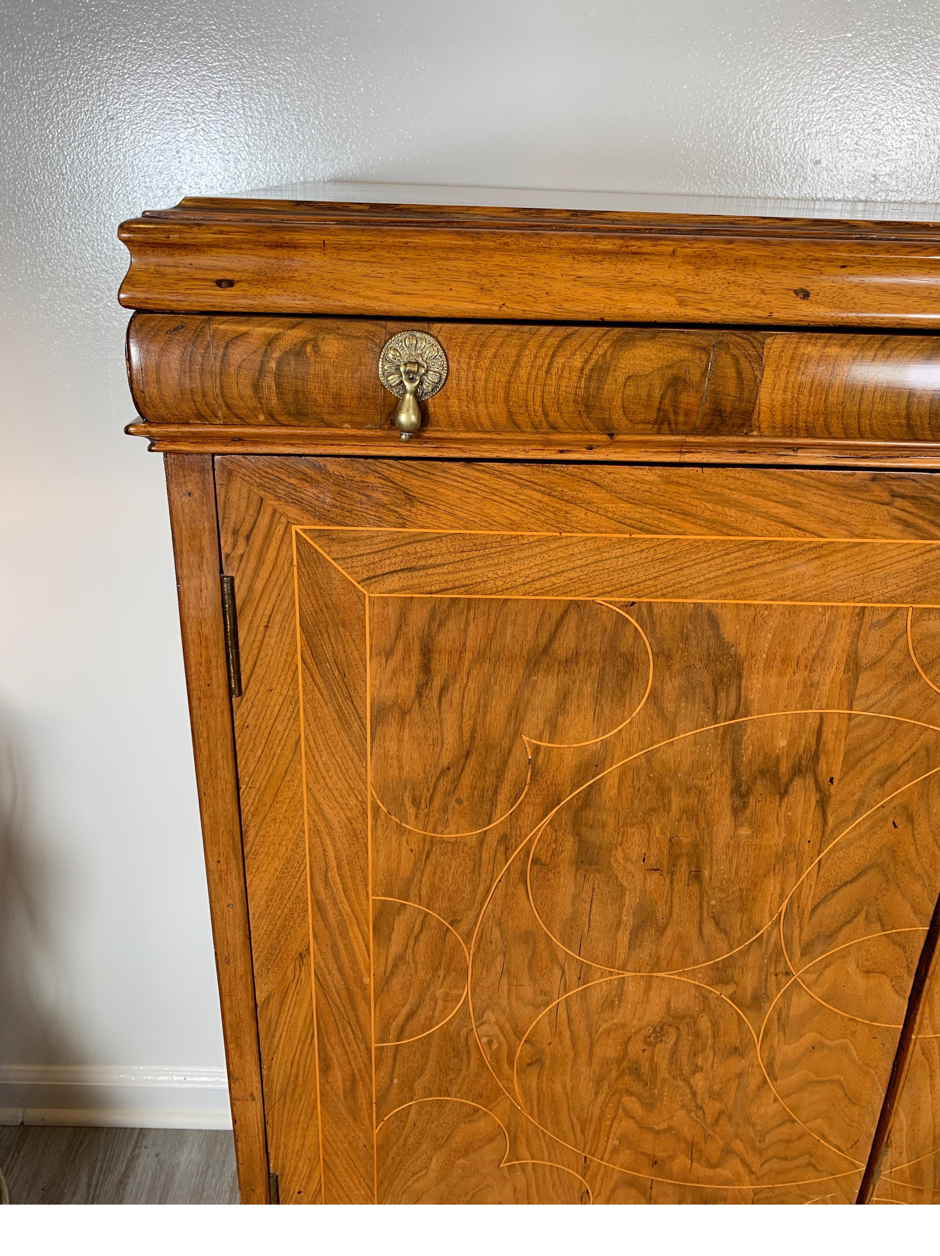 18th Century English Inlaid Cabinet-on-Stand, Walnut, Satinwood and Oak In Good Condition In Lambertville, NJ
