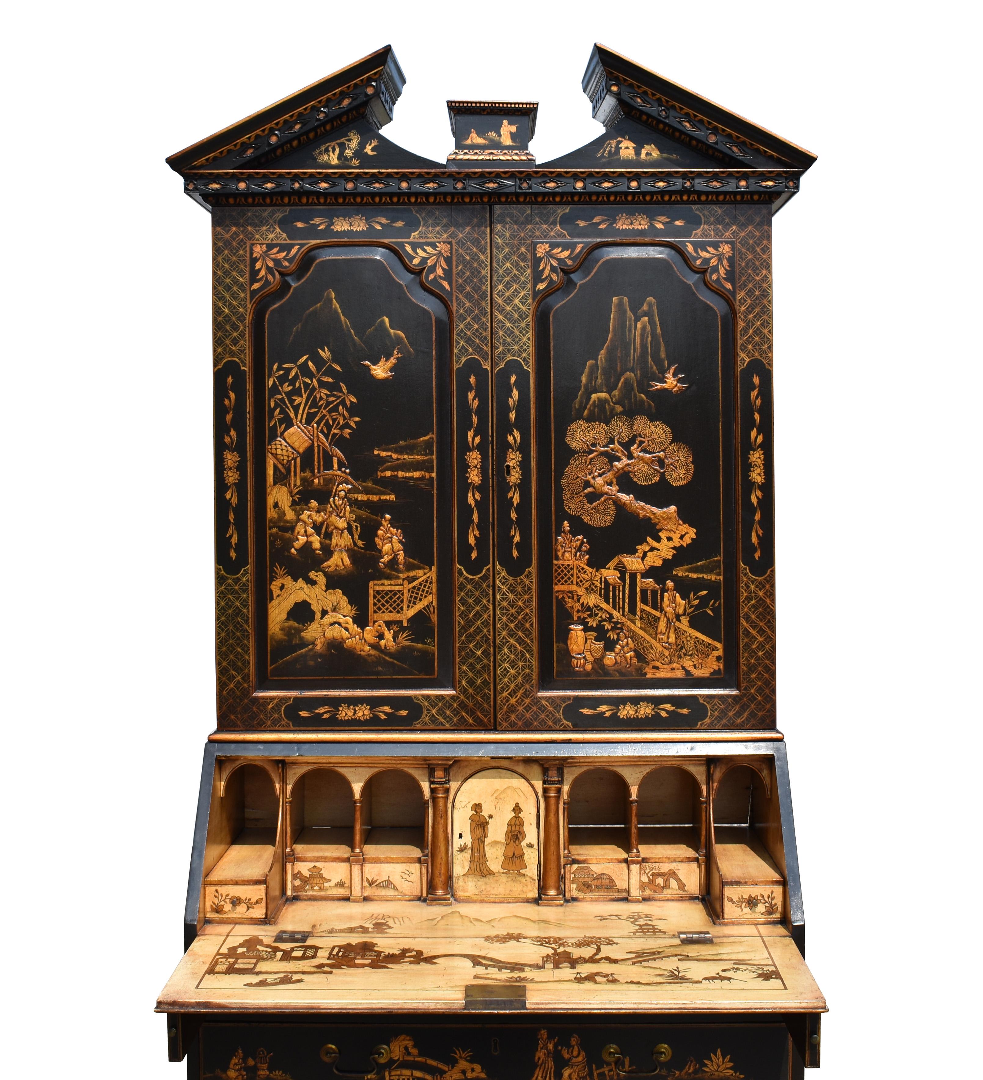 18th Century English Lacquer and Gilt Chinoiserie Secretary Bookcase In Good Condition In Chelmsford, Essex