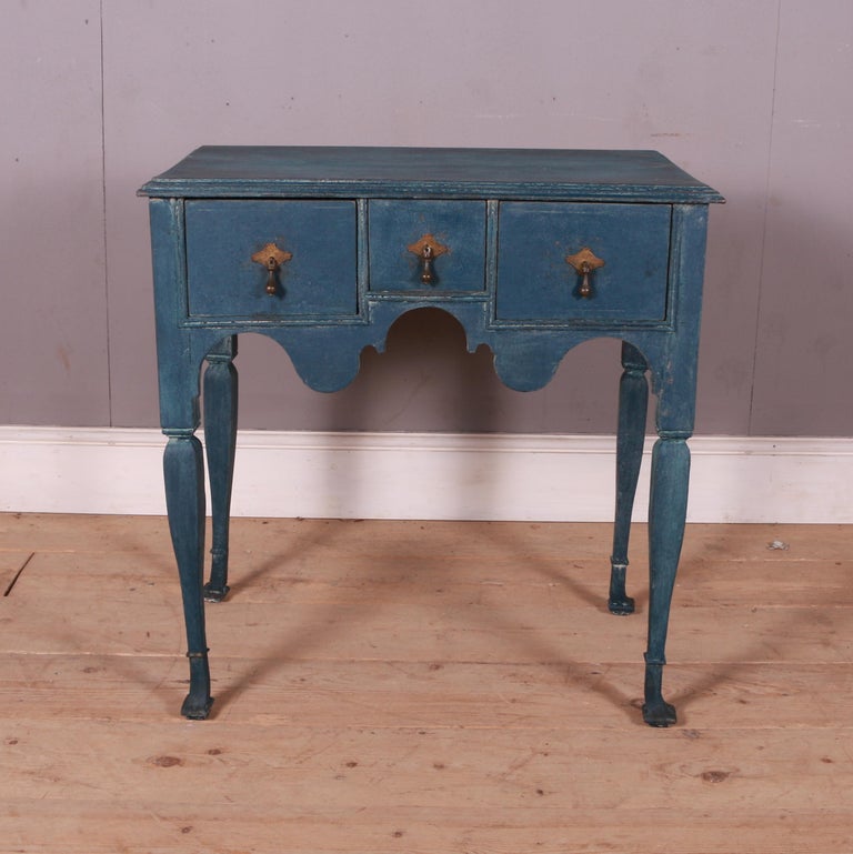 18th C painted English oak low boy. 1780.

Dimensions
29 inches (74 cms) wide
19 inches (48 cms) deep
29.5 inches (75 cms) high.

    