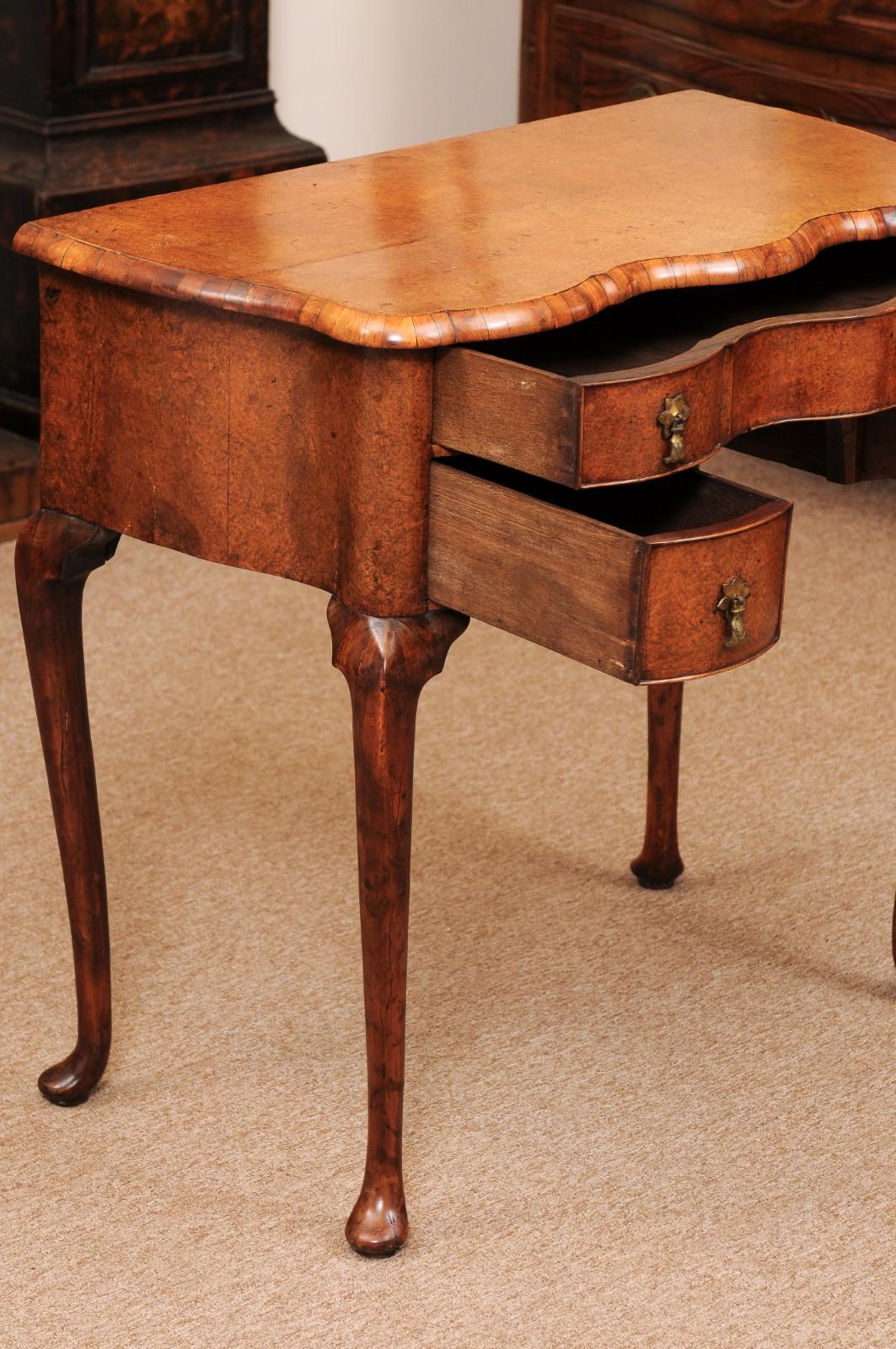 18th Century English Lowboy in Mulberry with Serpentine Front and Pad Feet For Sale 1