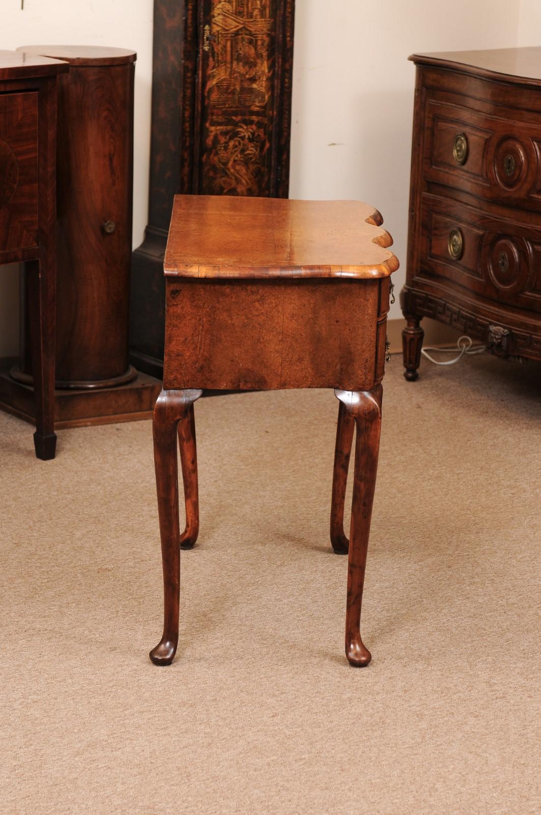 18th Century English Lowboy in Mulberry with Serpentine Front and Pad Feet For Sale 2
