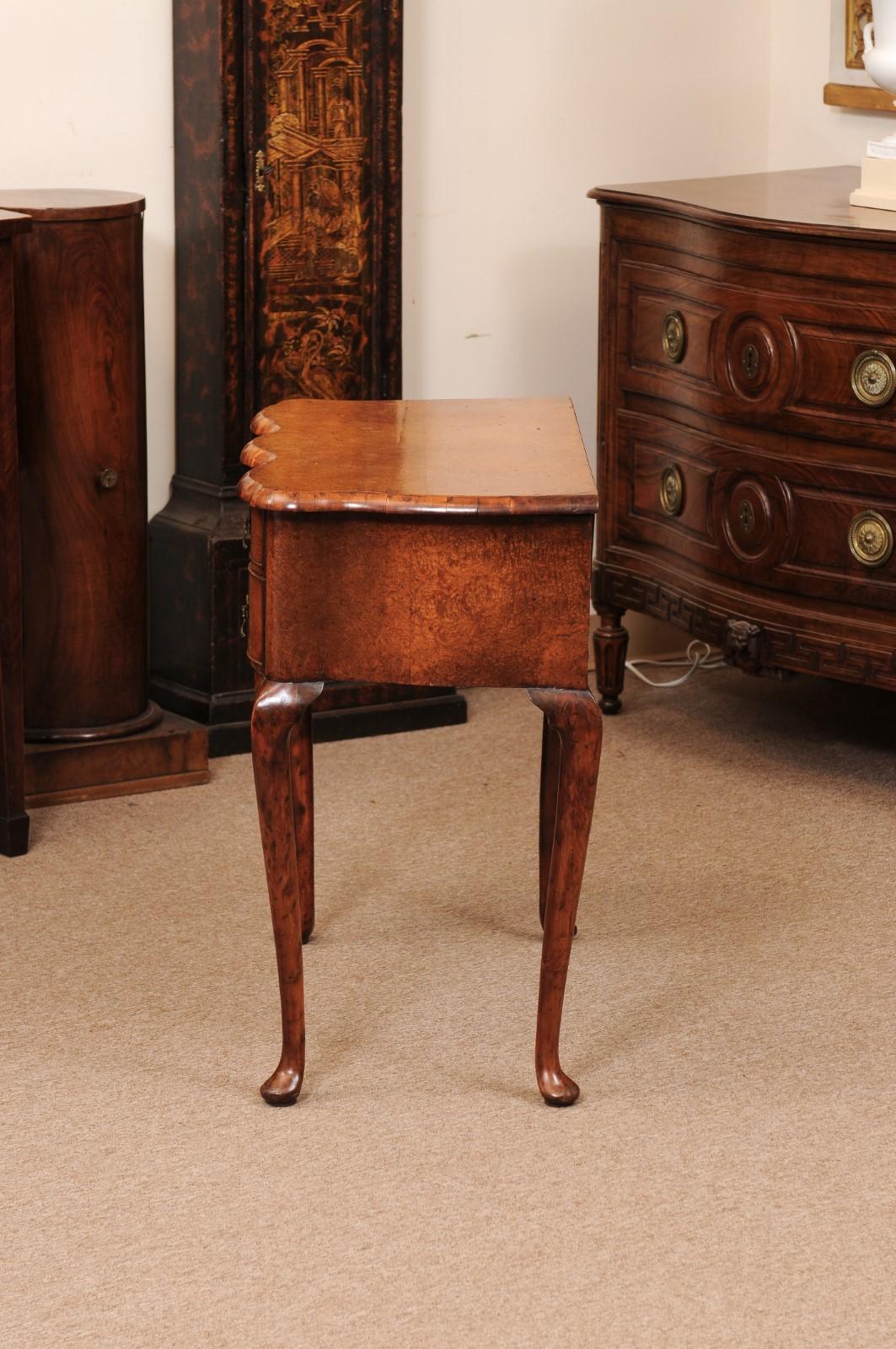 18th Century English Lowboy in Mulberry with Serpentine Front and Pad Feet For Sale 5