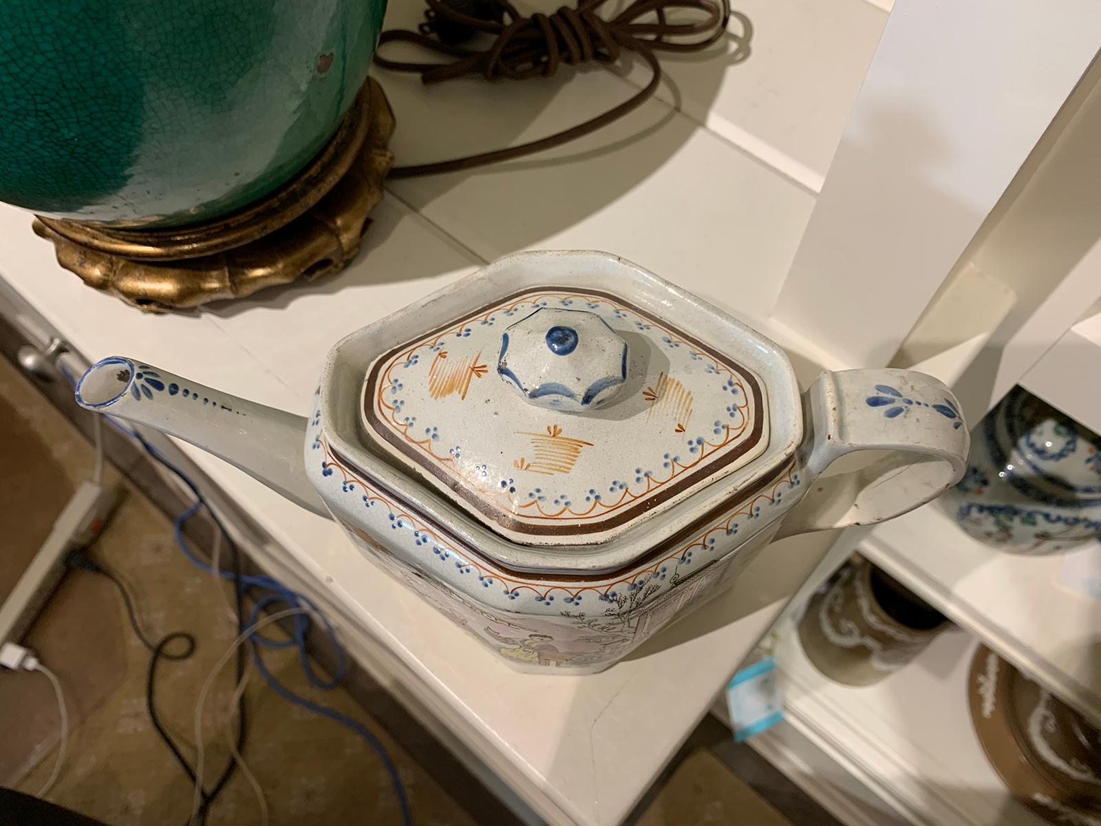 18th Century English Lowestoft Chinoiserie Porcelain Teapot In Good Condition In Atlanta, GA