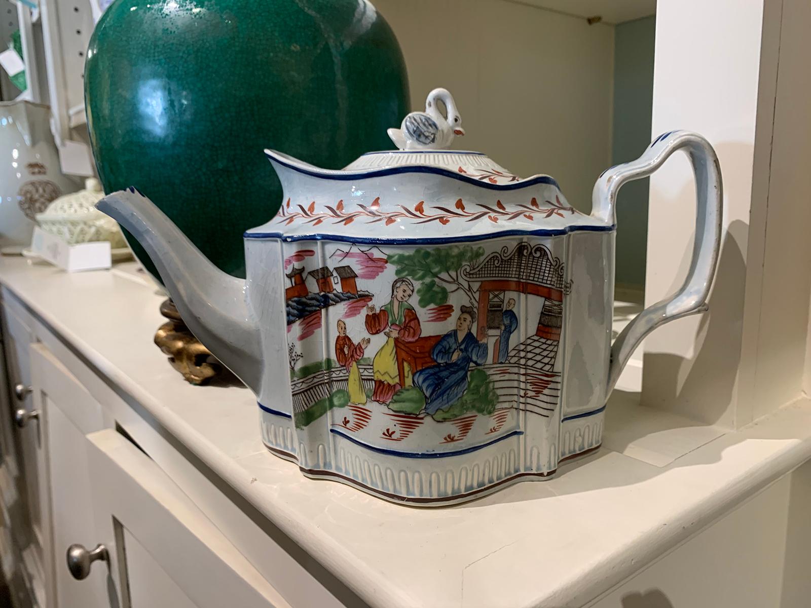 18th Century English Lowestoft Chinoiserie Porcelain Teapot In Good Condition In Atlanta, GA