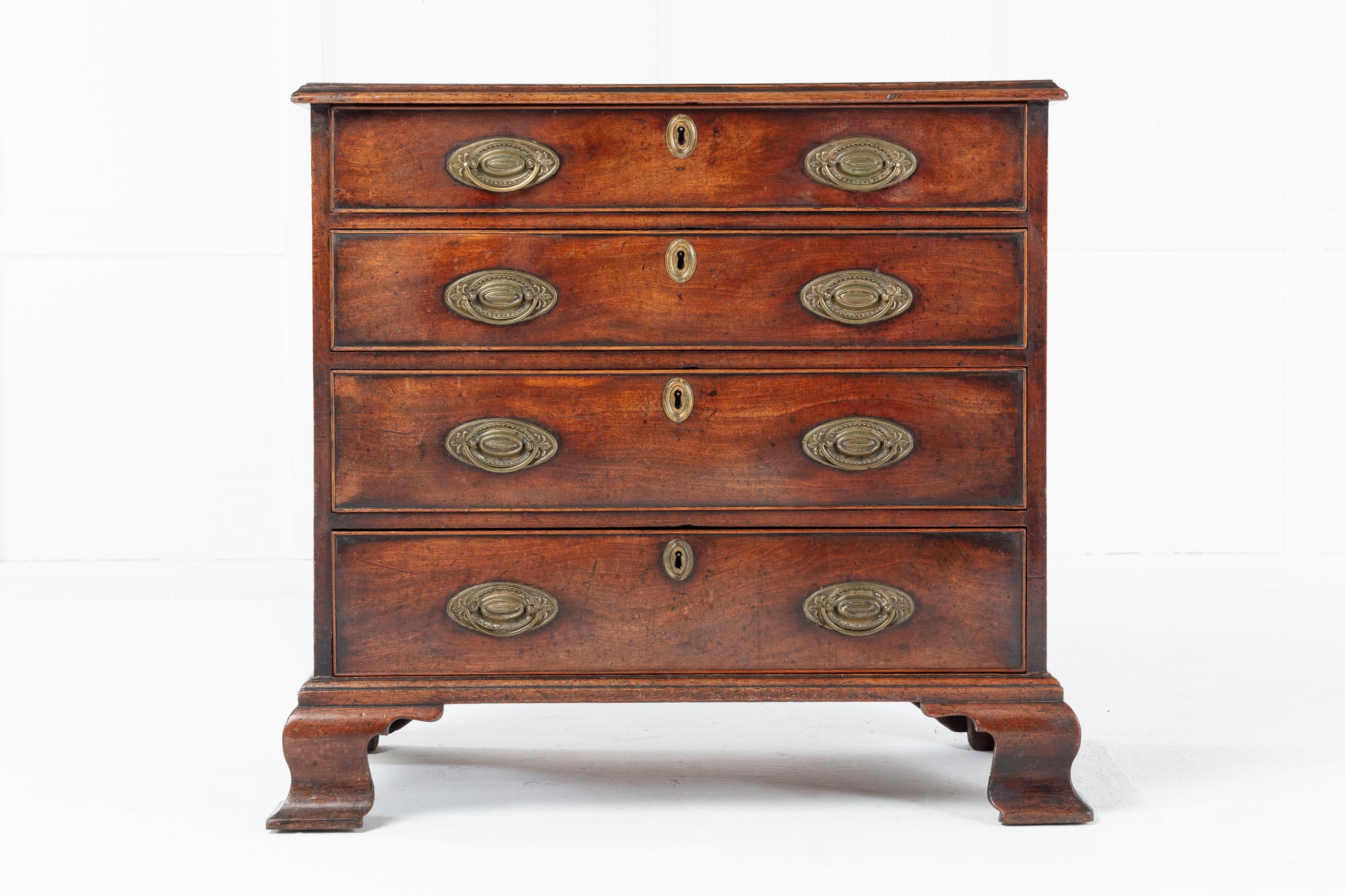 18th century English mahogany chest of drawers with a great shape and oversized ogee feet on all four corners.

A lovely size chest with an exceptional, original colour. Having four long graduating drawers with a nice set of decorative brass