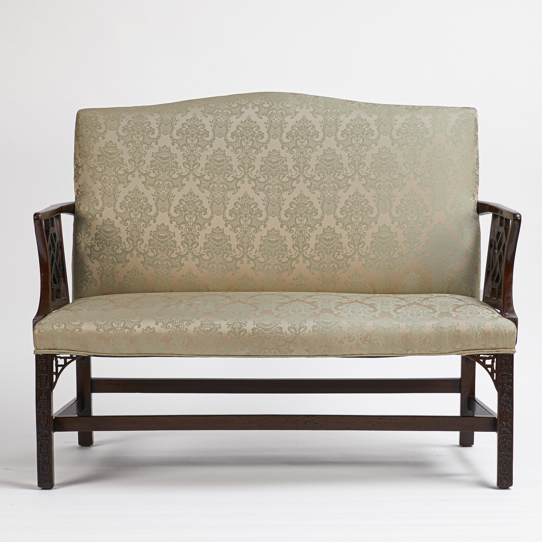 englisches Mahagoni-Chippendale-Sofa des 18. Jahrhunderts. 
Um 1780.