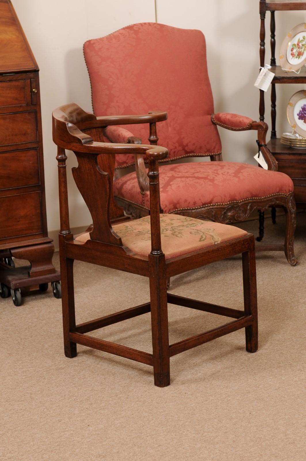 18th Century English Mahogany Corner Chair with Rounded Back, Slip Seat 4