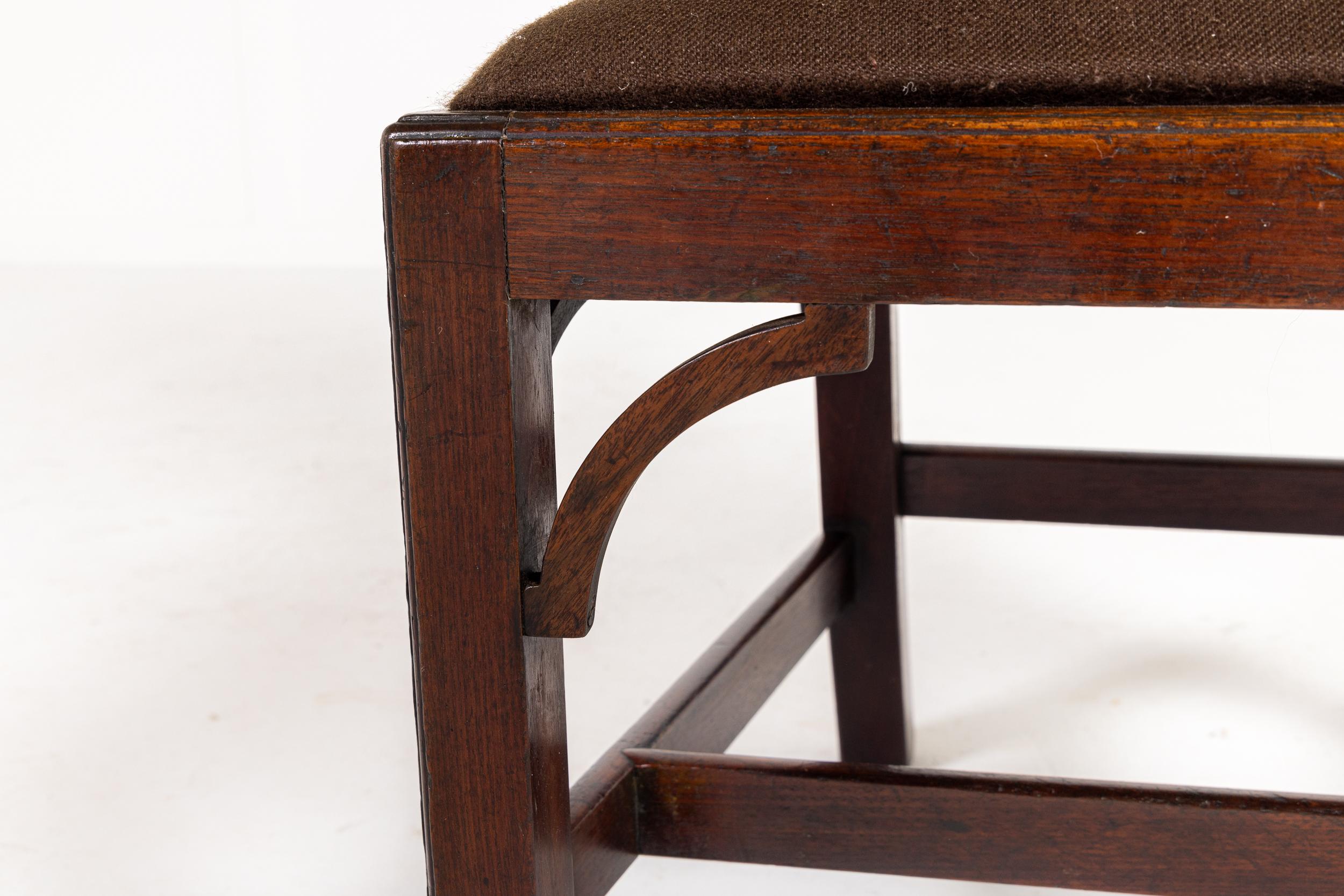 18th Century and Earlier 18th Century English Mahogany Elbow Chair For Sale