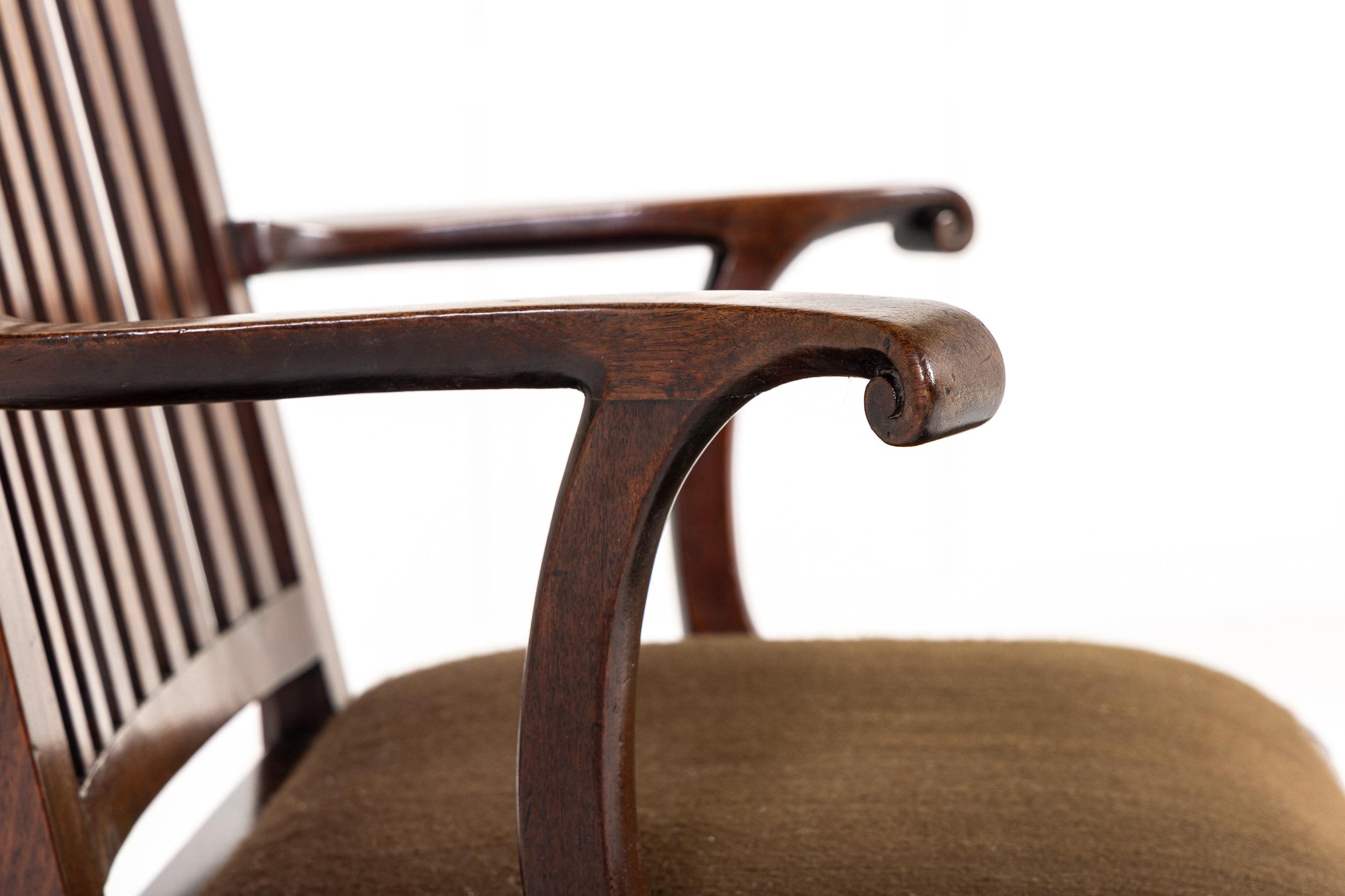 18th Century English Mahogany Elbow Chair For Sale 1