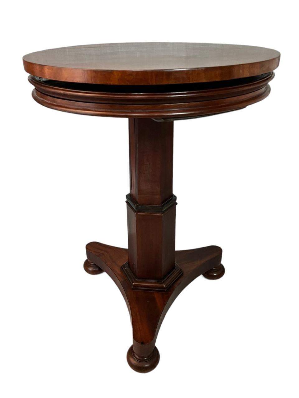 Englischer, ausziehbarer, runder, dreistöckiger Dumbwaiter-Tisch aus Mahagoni, 18. Jahrhundert 3