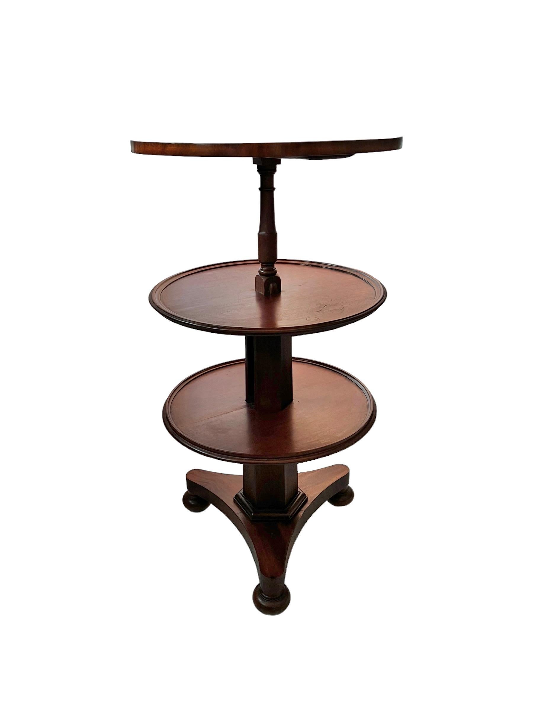 18th Century English Mahogany Expandable Round Three Tier Dumbwaiter Table For Sale 10