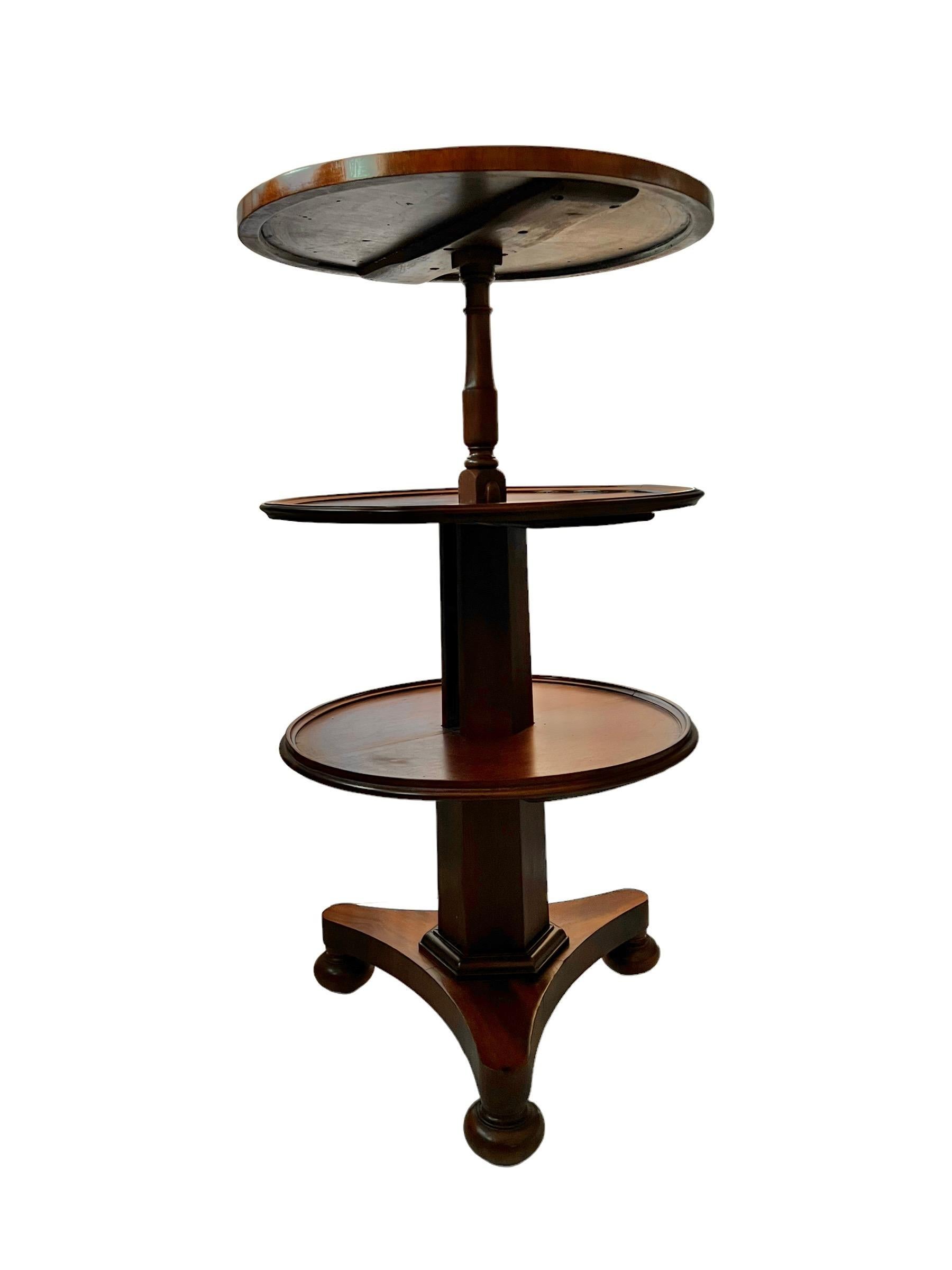18th Century English Mahogany Expandable Round Three Tier Dumbwaiter Table For Sale 11