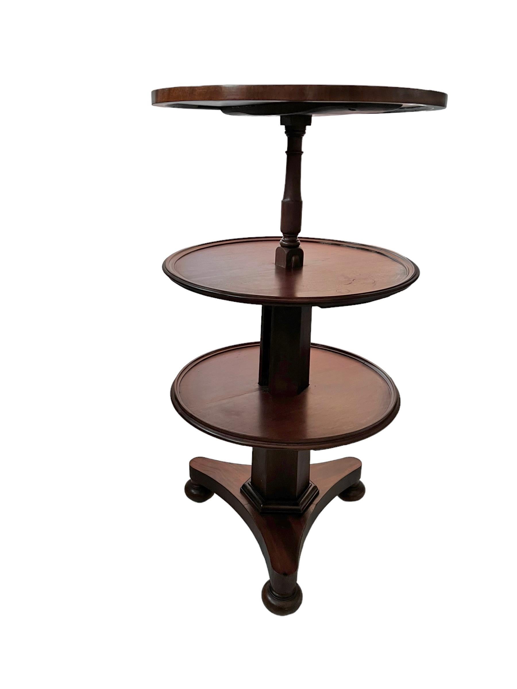 18th Century English Mahogany Expandable Round Three Tier Dumbwaiter Table For Sale 12