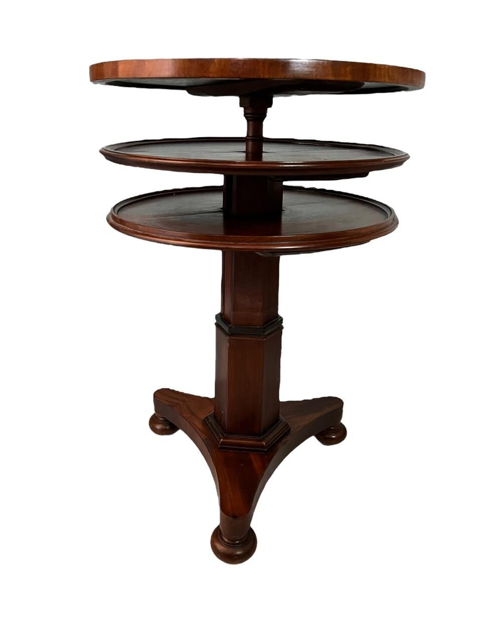 Hand-Carved 18th Century English Mahogany Expandable Round Three Tier Dumbwaiter Table For Sale