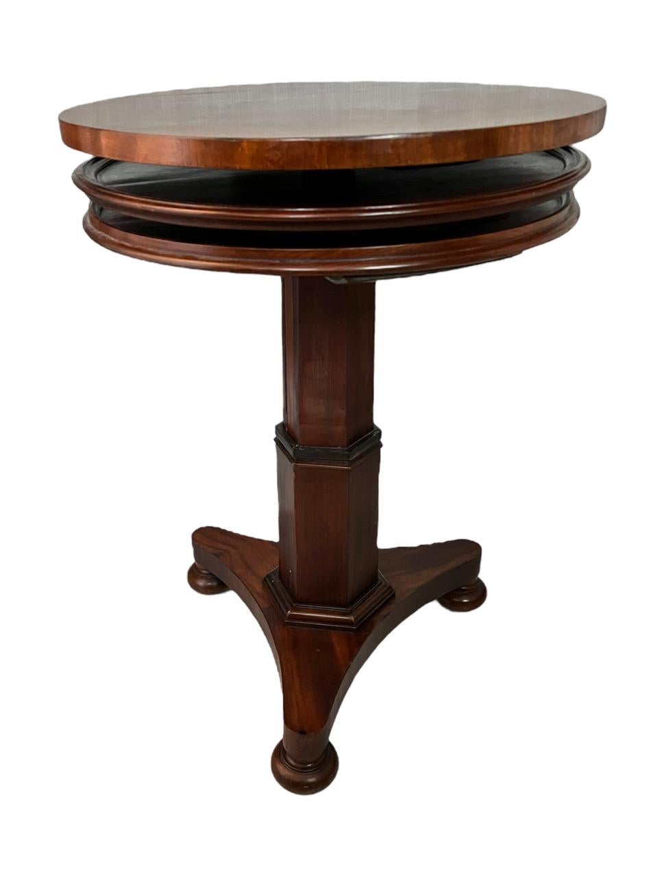 Wood 18th Century English Mahogany Expandable Round Three Tier Dumbwaiter Table For Sale