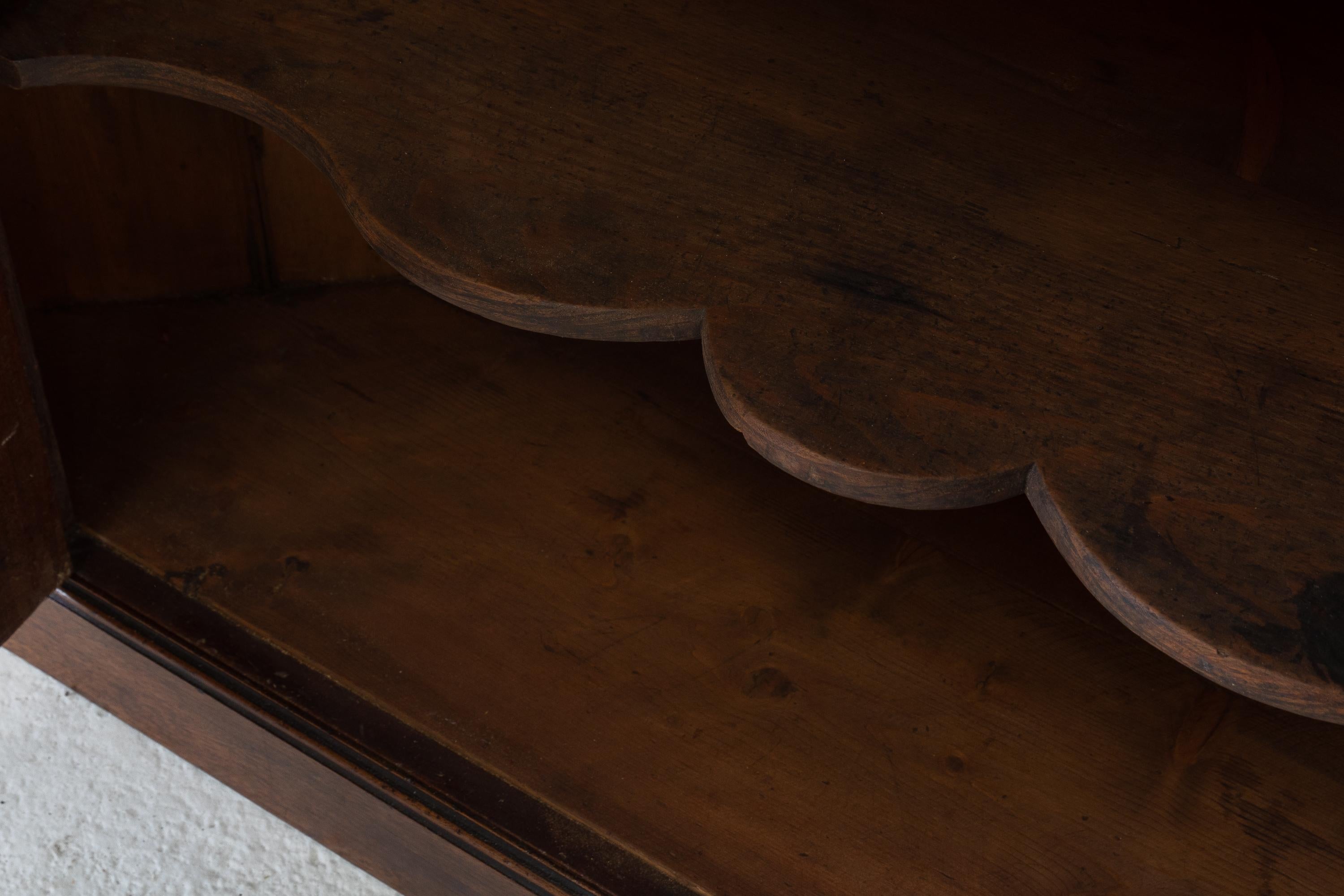 British 18th Century English Mahogany Floor Standing Corner Cupboard For Sale